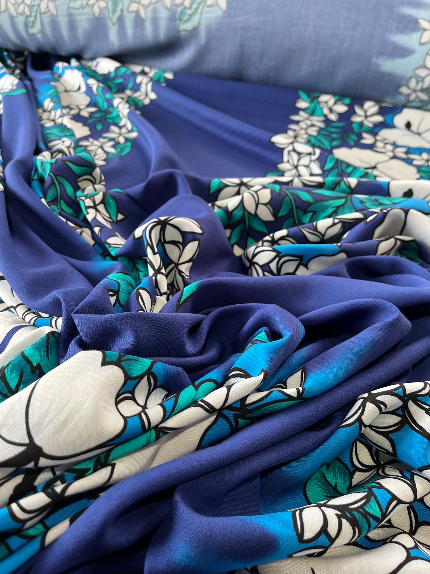 A01 Torino 002 viscose with repeat print