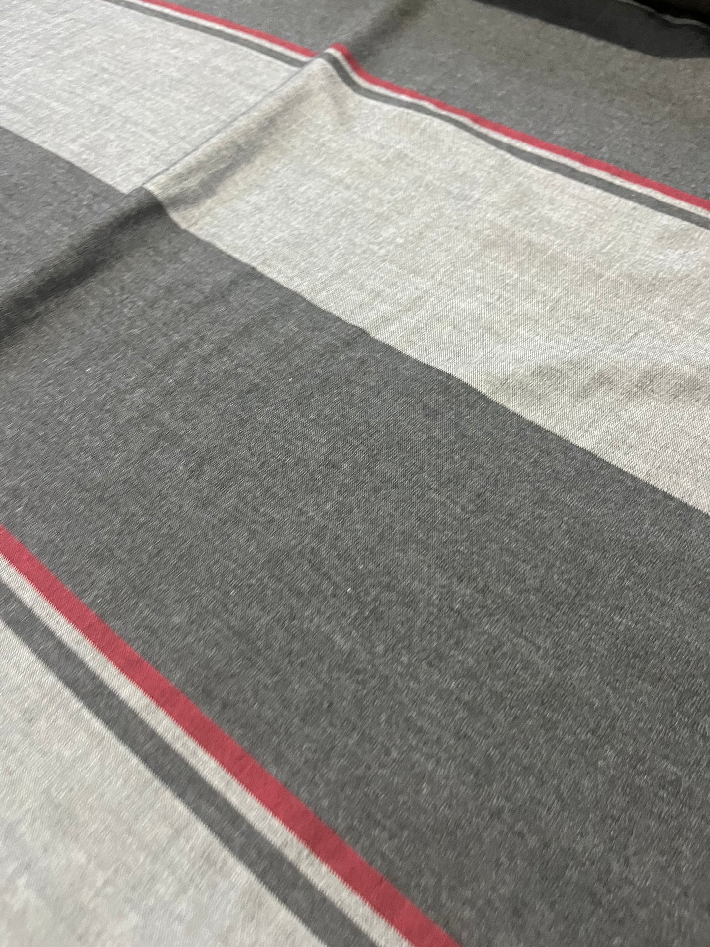 H01 irregular twill stripes grey/red