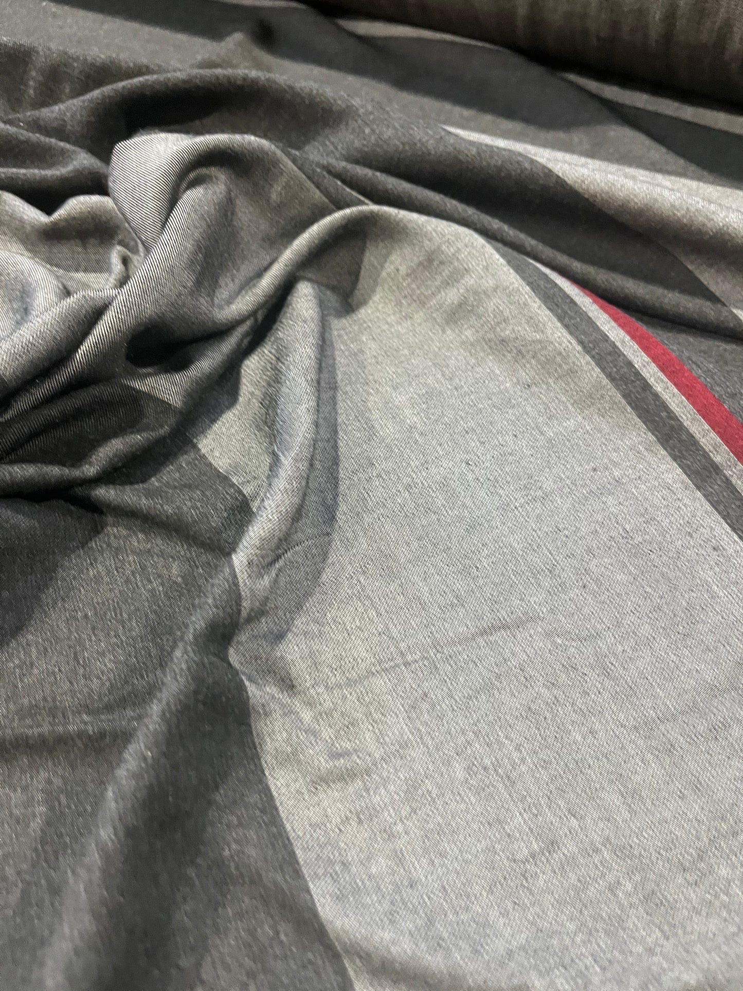 H01 irregular twill stripes grey/red