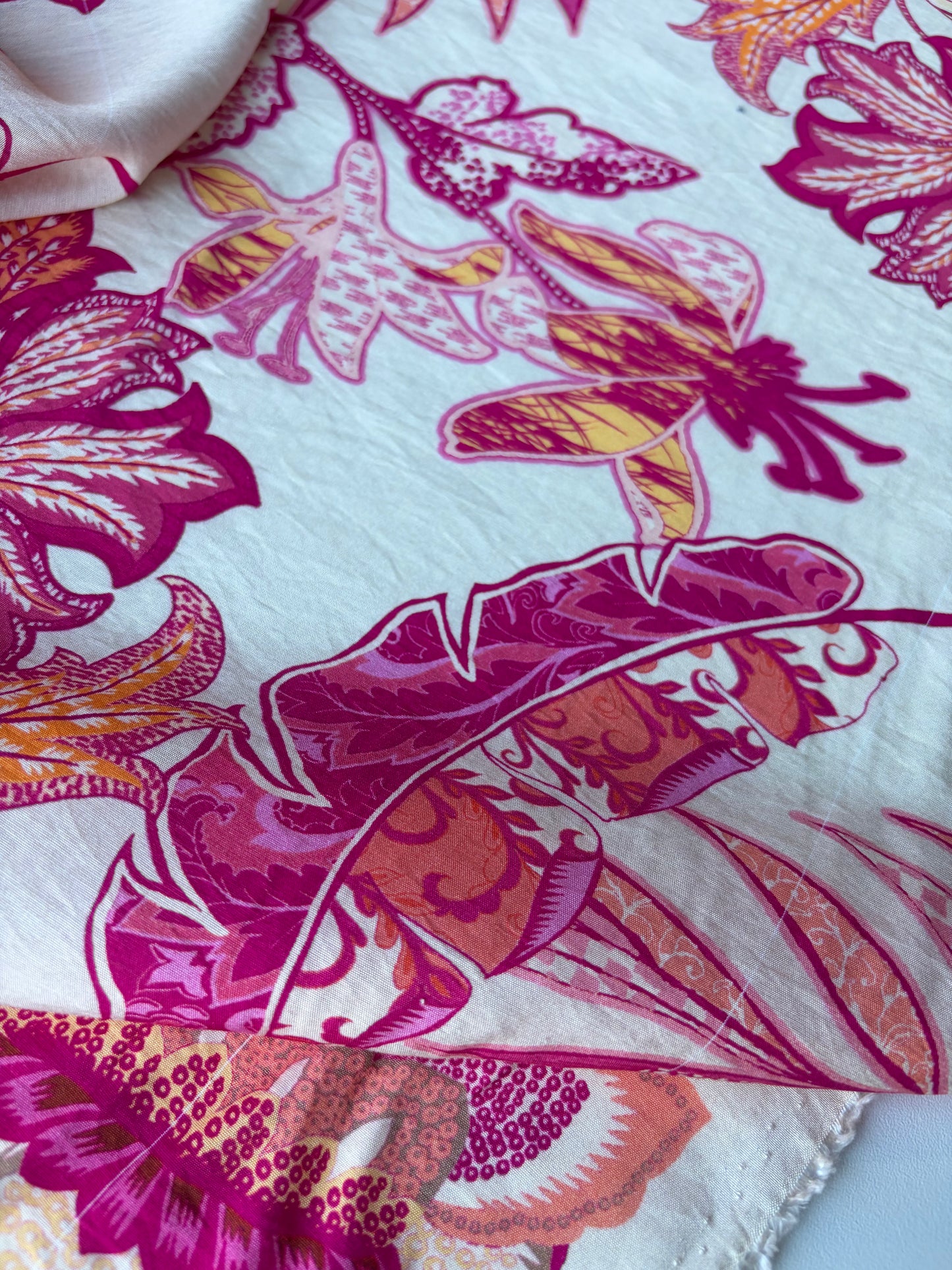COMO 008 viscose voile flowers