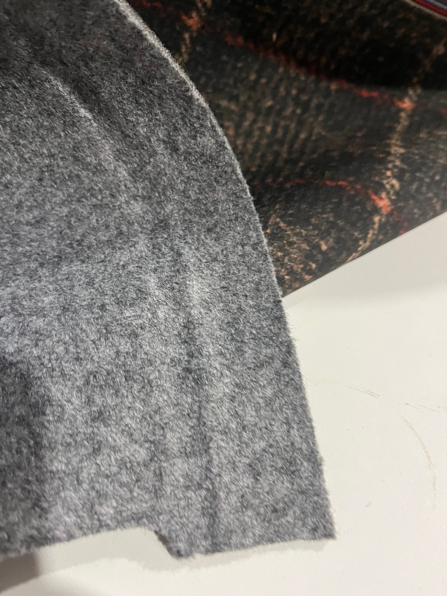 Flip side 160 wool contrecollé double face mid grey