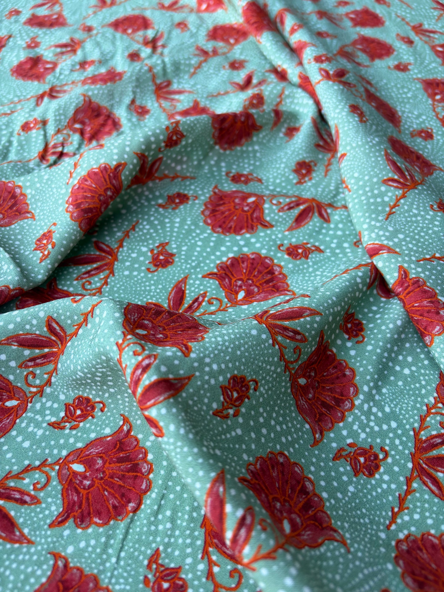 COMO 010 viscose green/rust flowers