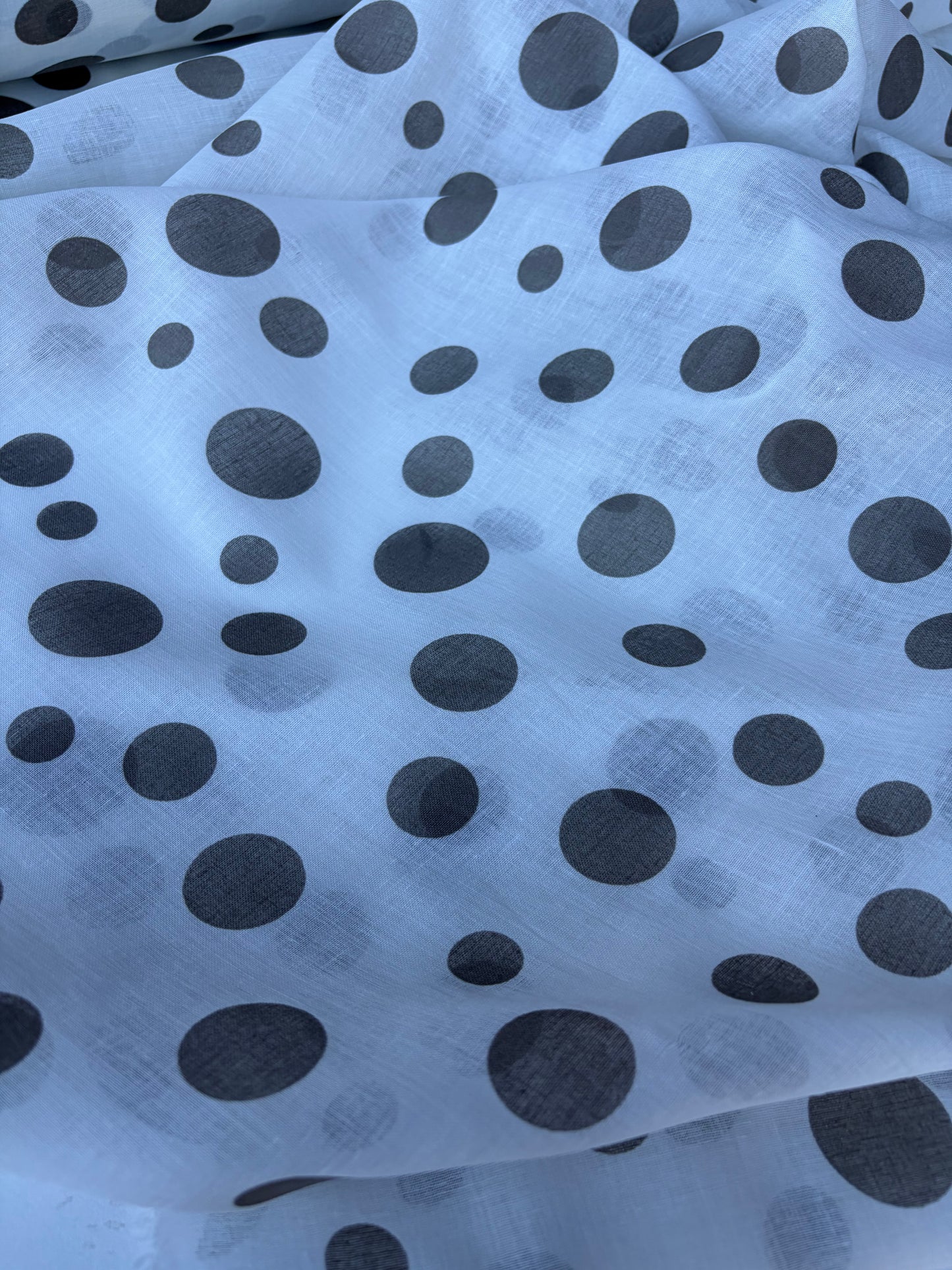 COMO 014 cotton voile irregular dots