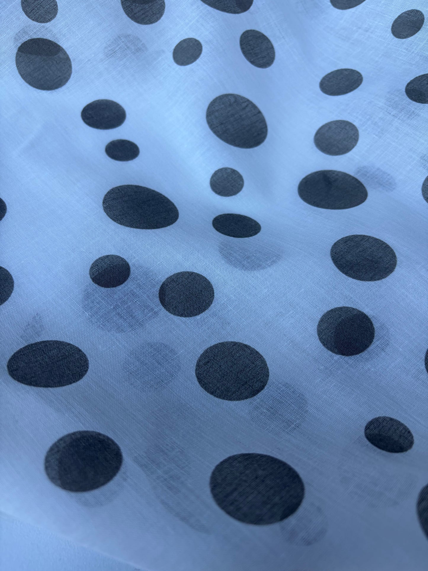 COMO 014 cotton voile irregular dots