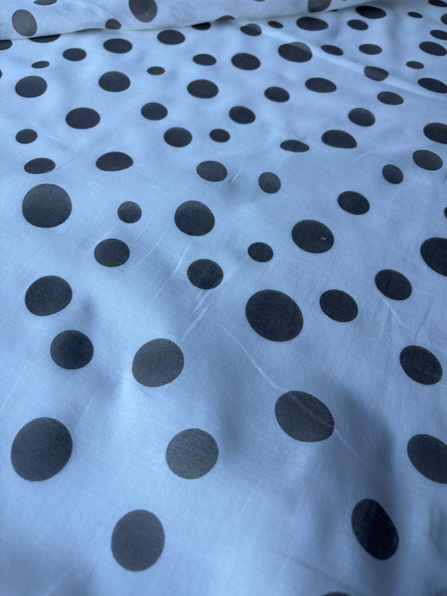 COMO 014 cotton voile irregular dots