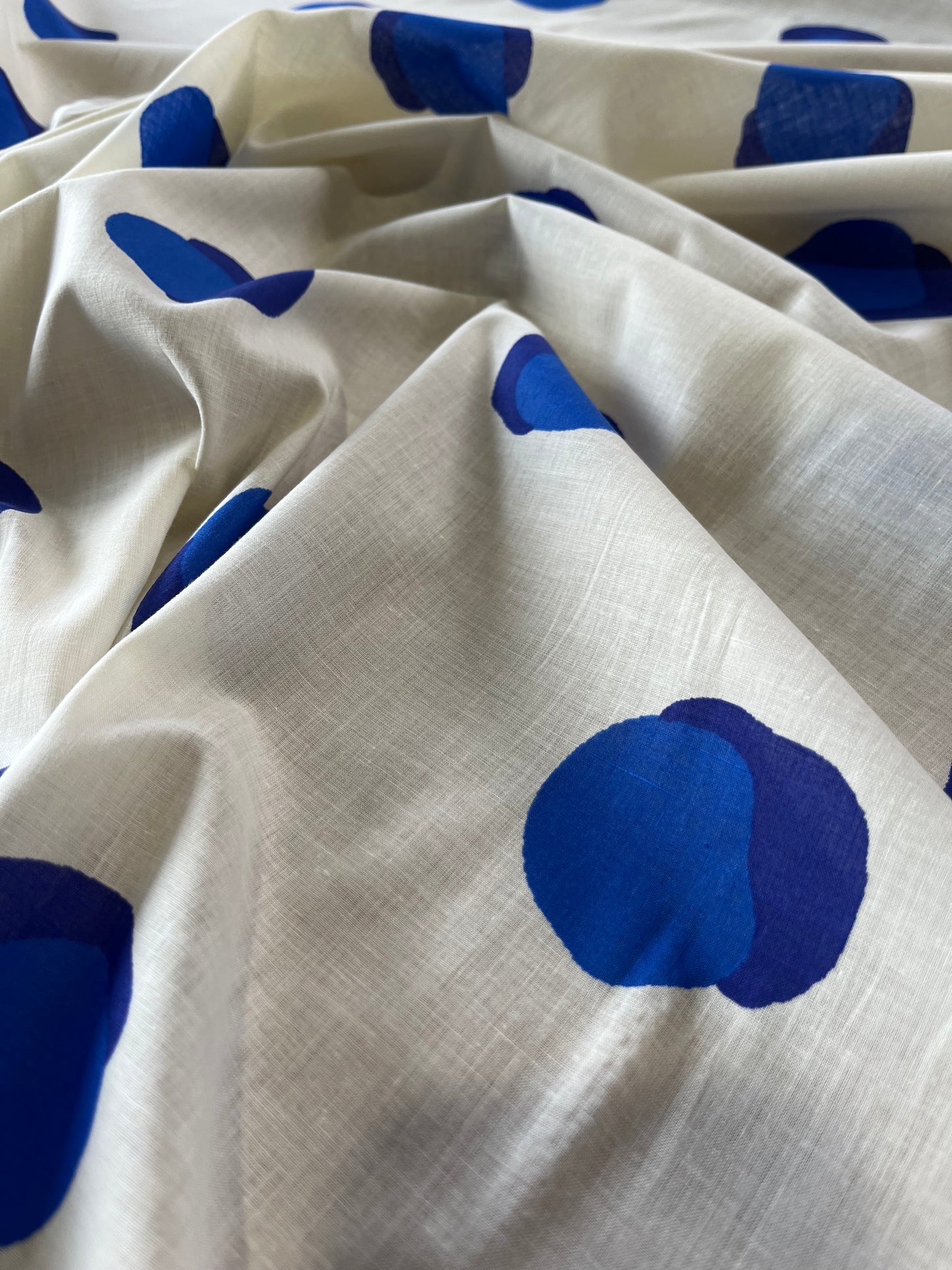 LC Torino 009 cotton voile with fancy dots