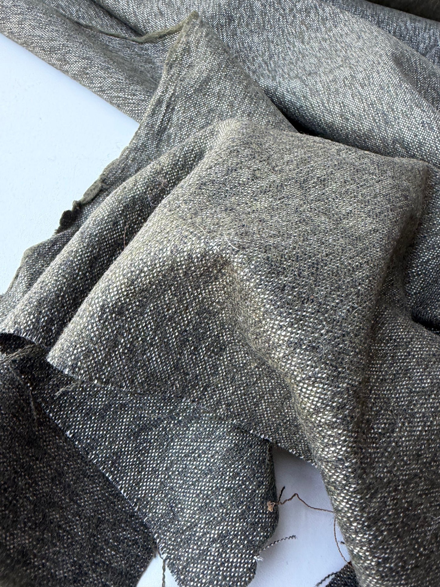 MOE 007 khaky mélange wool drape
