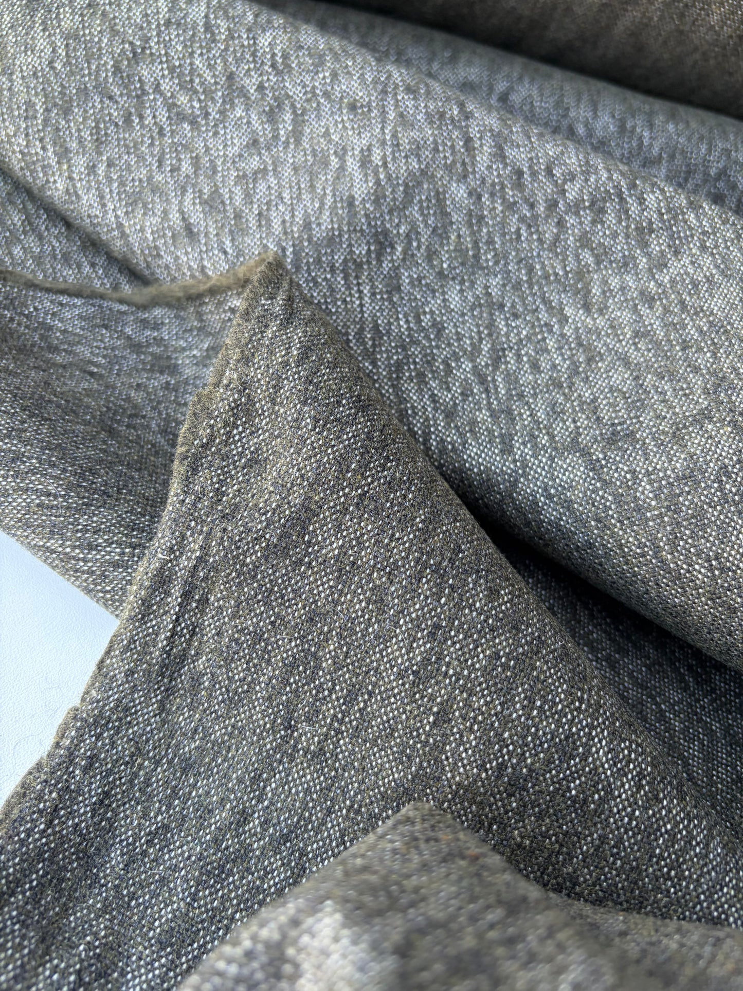 MOE 007 khaky mélange wool drape