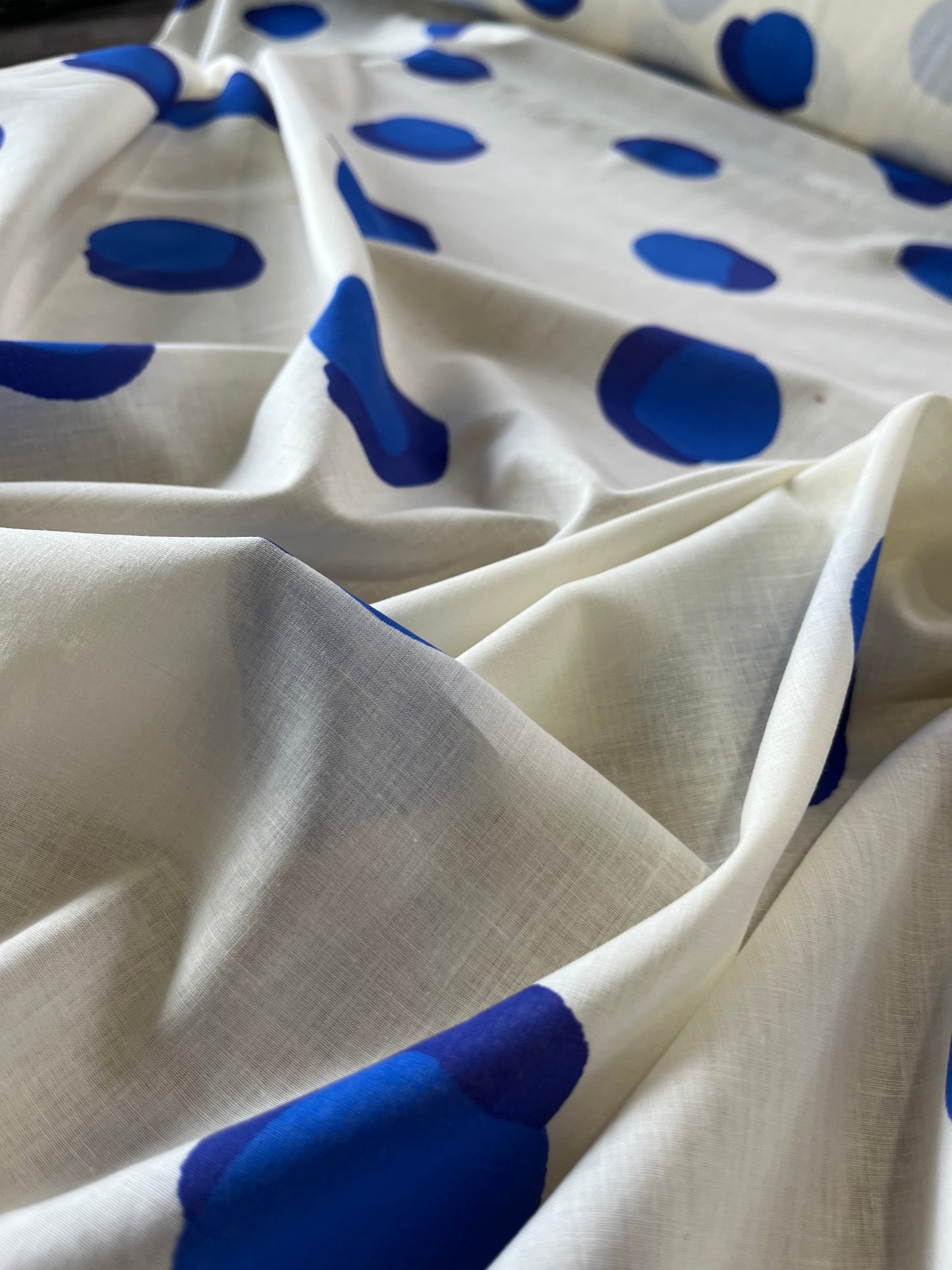 LC Torino 009 cotton voile with fancy dots