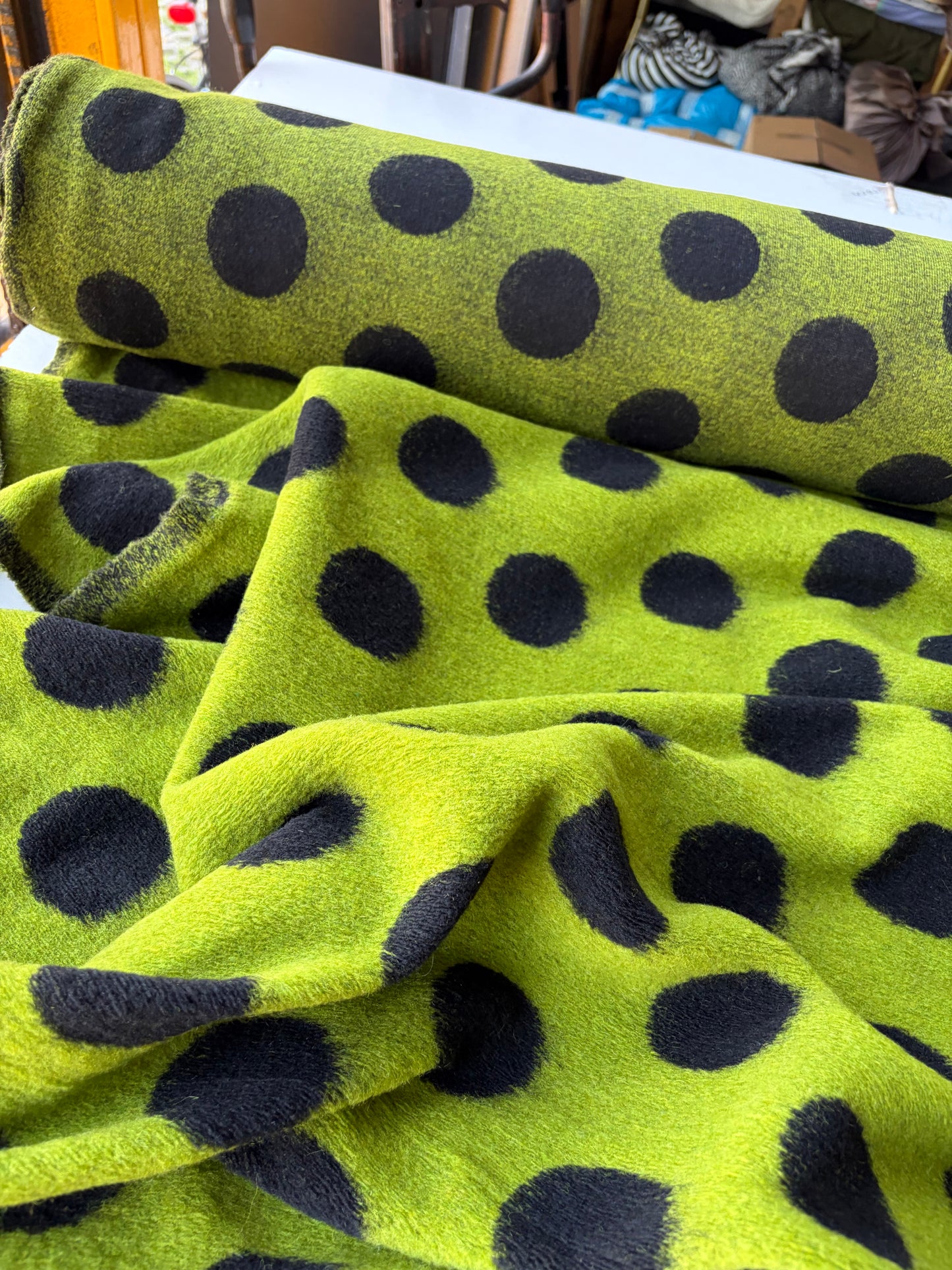 MOE 010 black/green dots heavy boiled wool