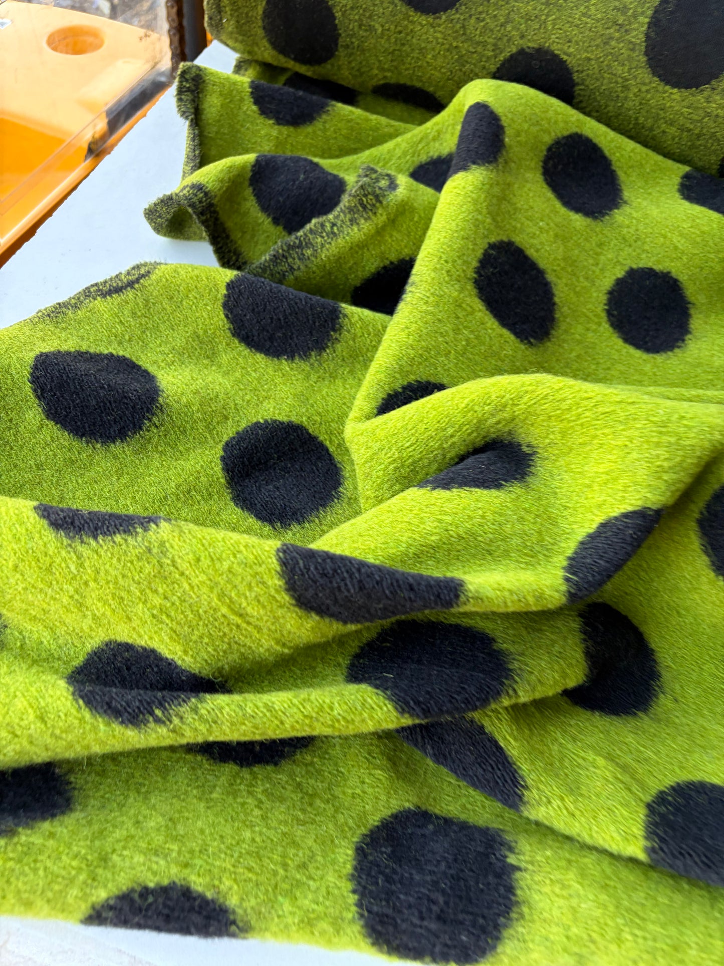 MOE 010 black/green dots heavy boiled wool