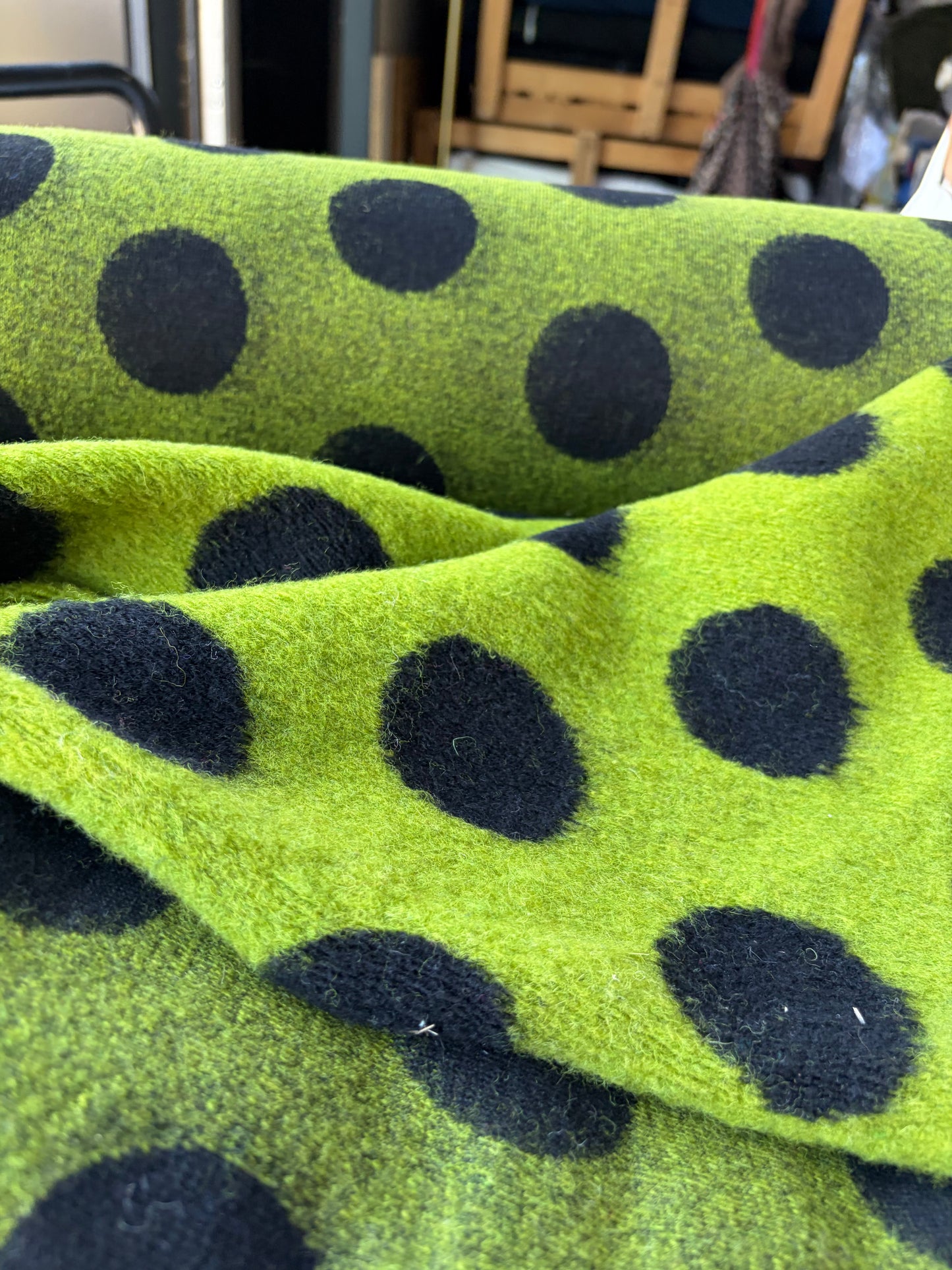 MOE 010 black/green dots heavy boiled wool