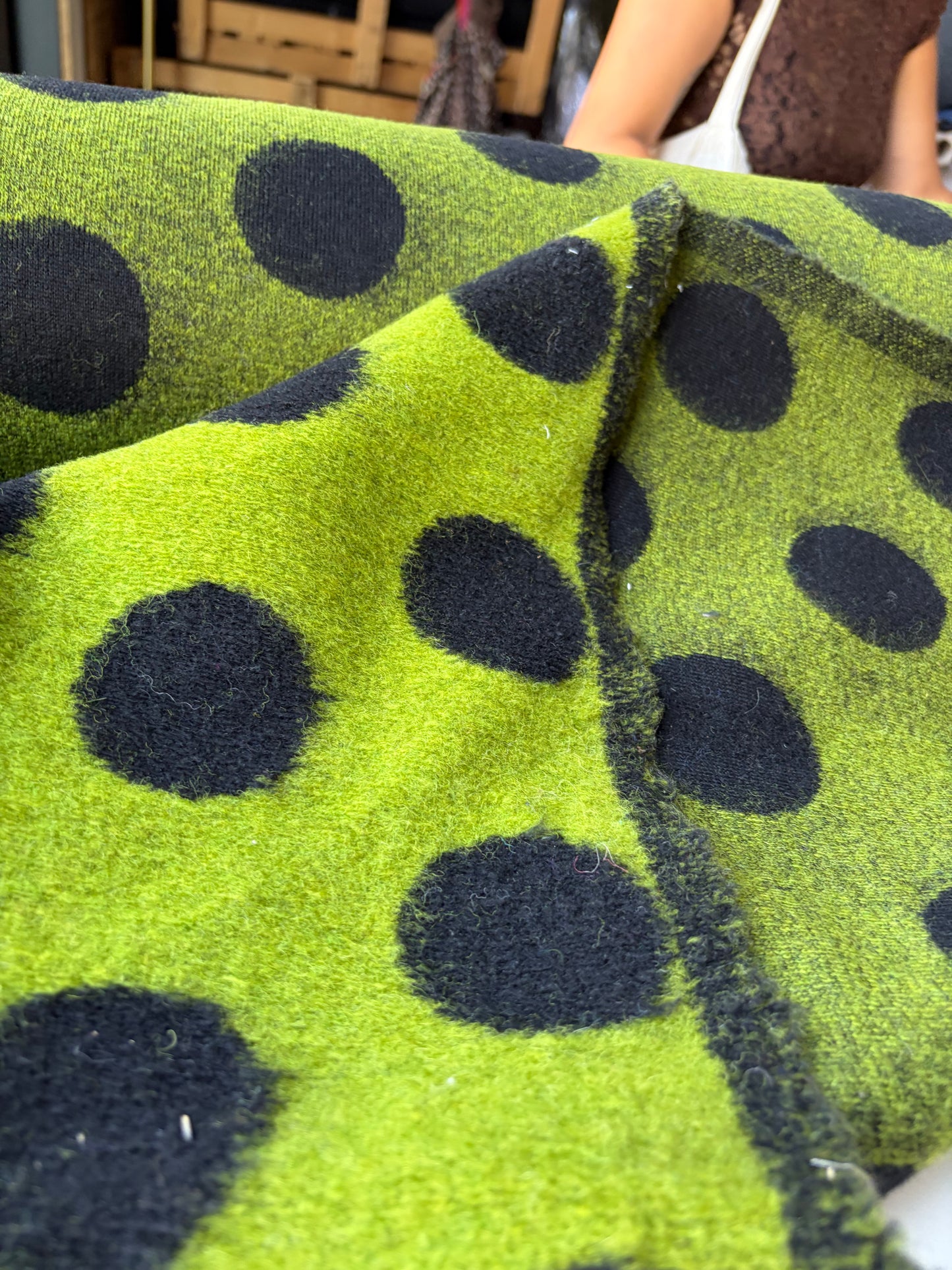 MOE 010 black/green dots heavy boiled wool