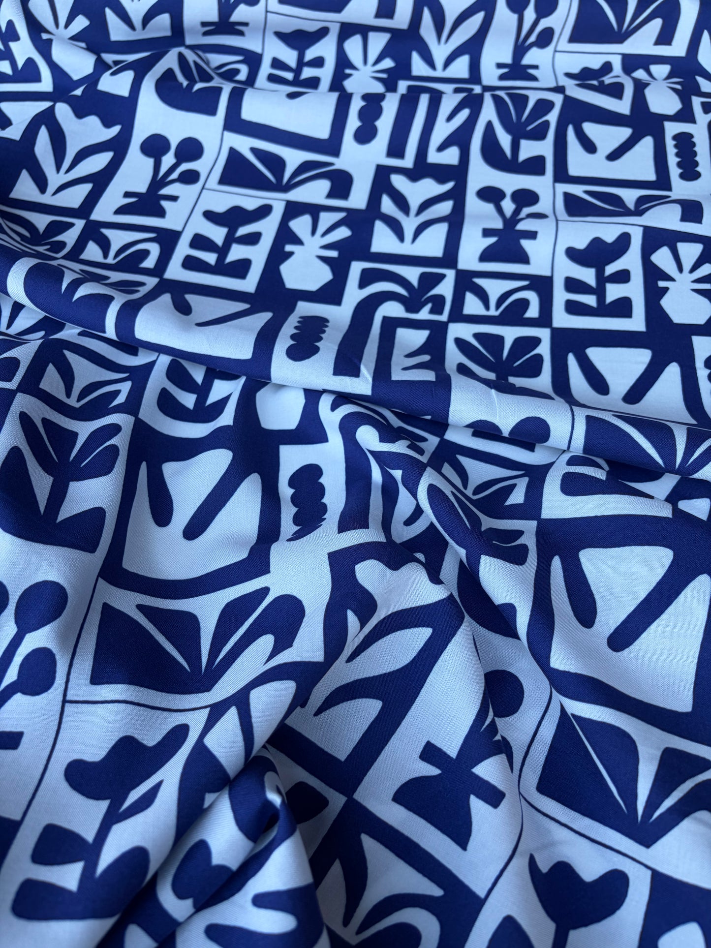 COMO 021 cotton voile navy/white geometrical design