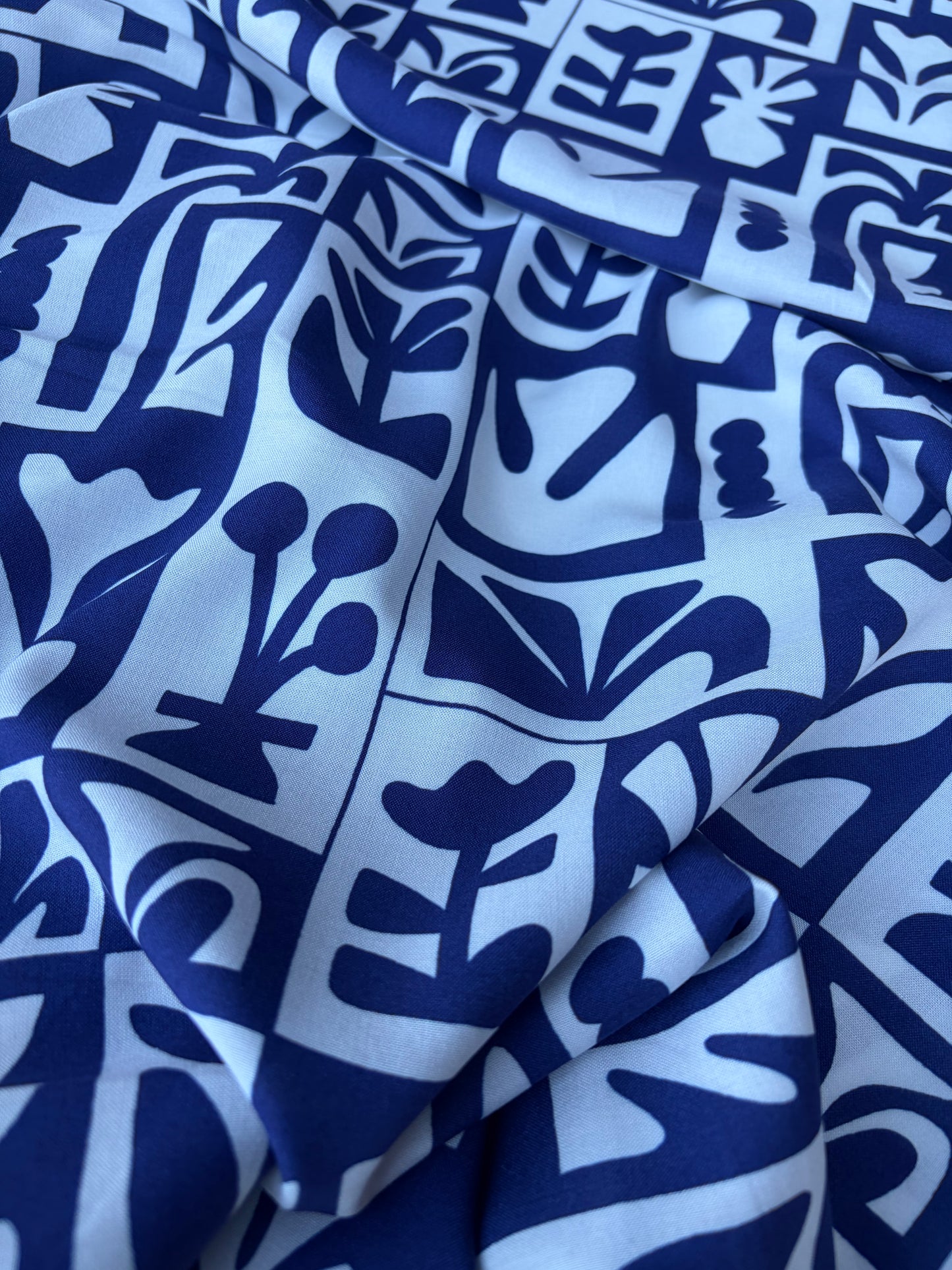 COMO 021 cotton voile navy/white geometrical design