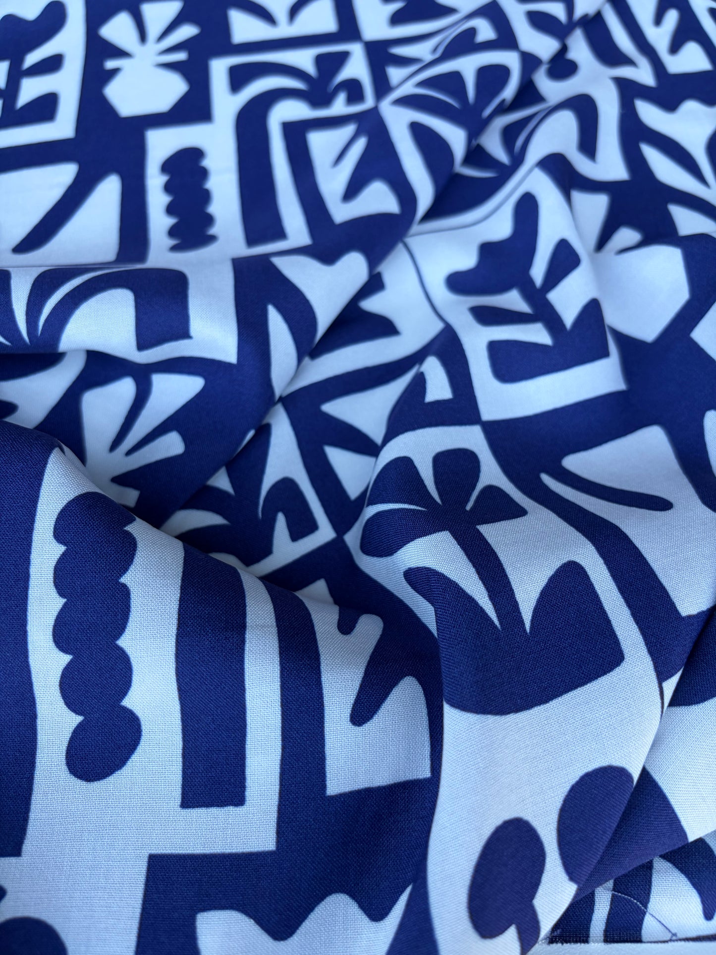 COMO 021 cotton voile navy/white geometrical design