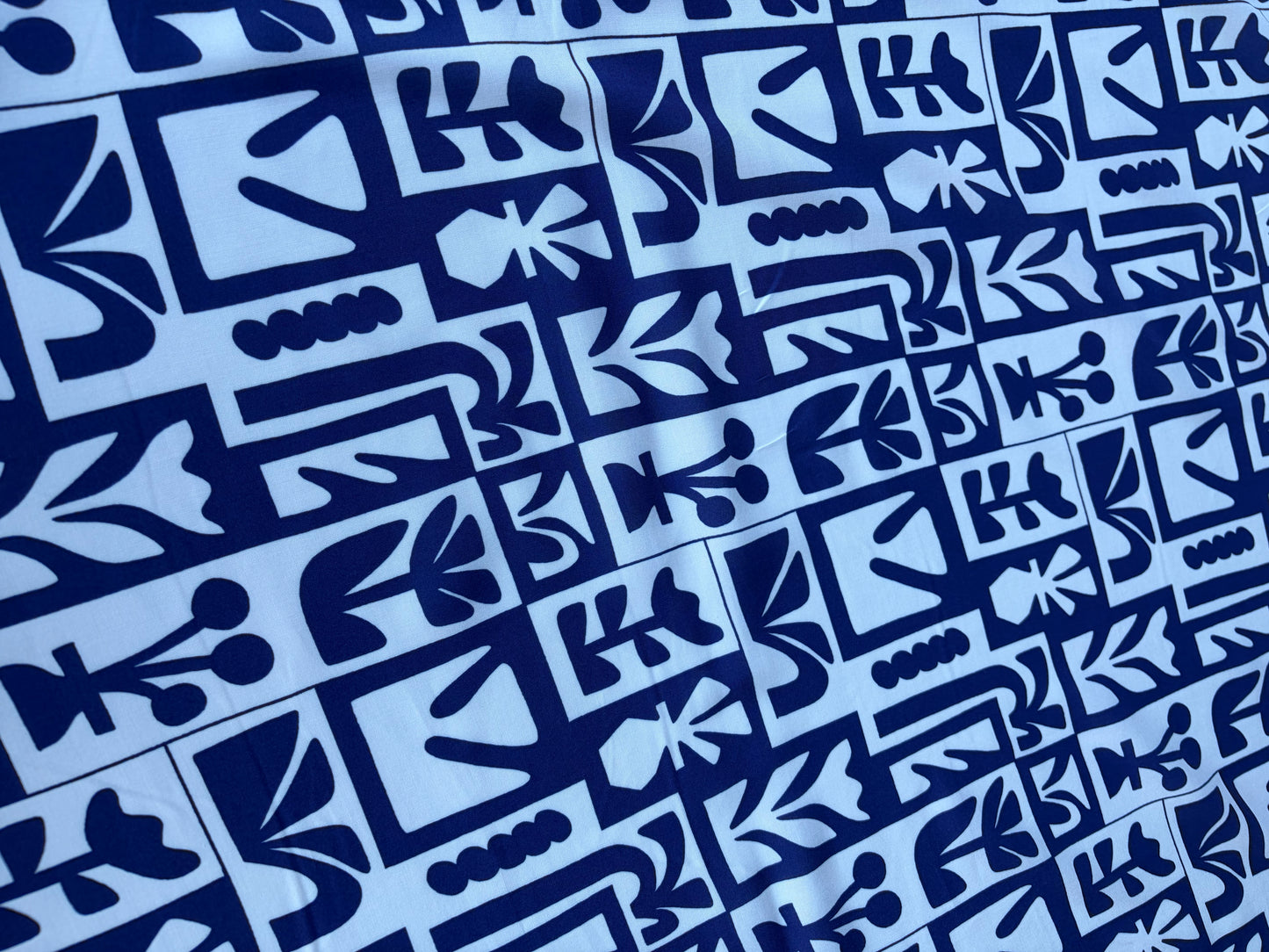 COMO 021 cotton voile navy/white geometrical design