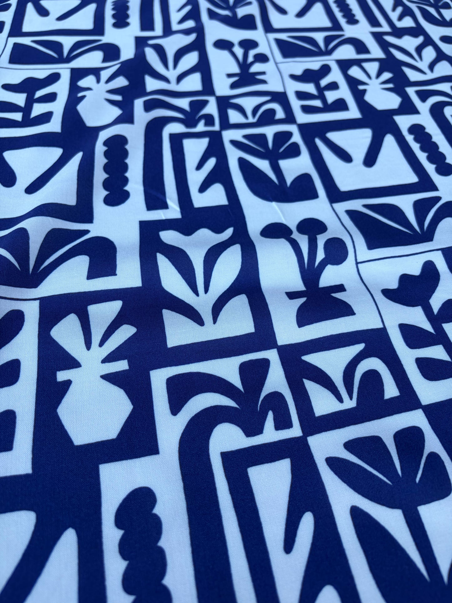 COMO 021 cotton voile navy/white geometrical design