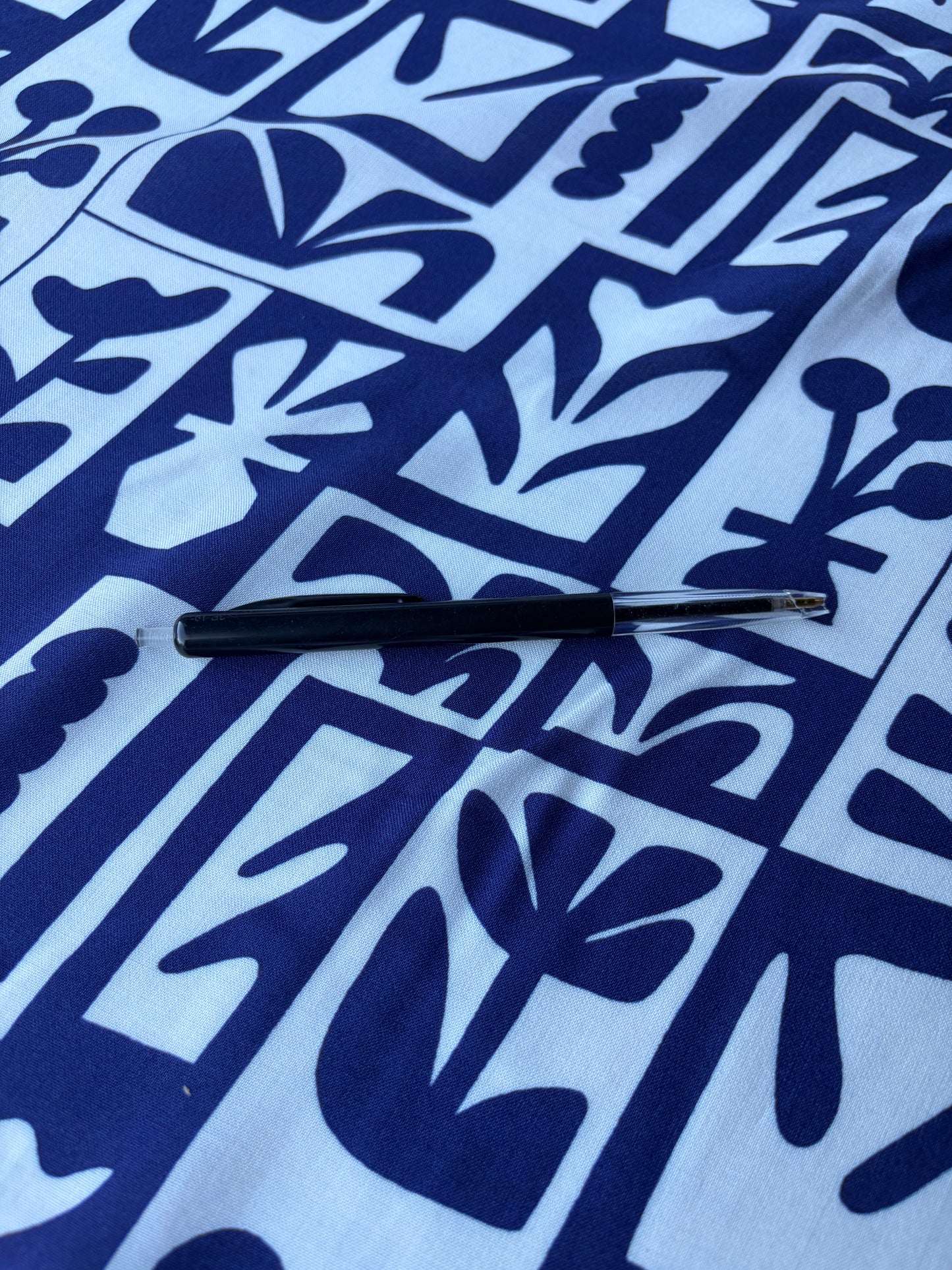 COMO 021 cotton voile navy/white geometrical design