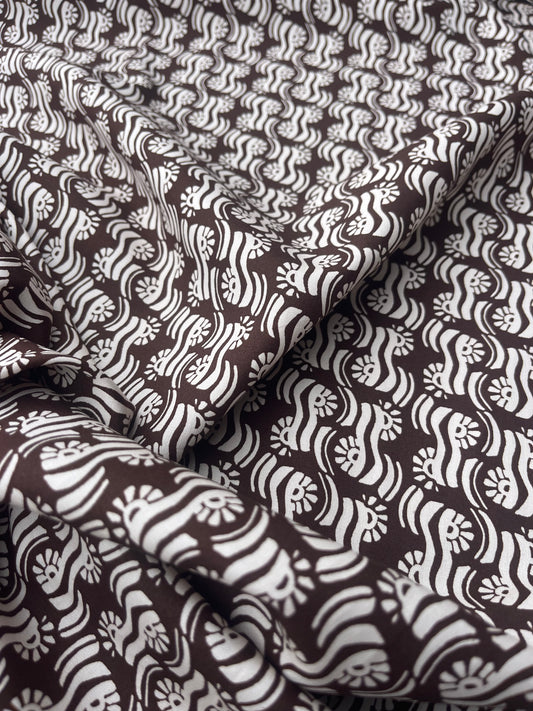 LUNA 002 poplin with elegant brown/white print