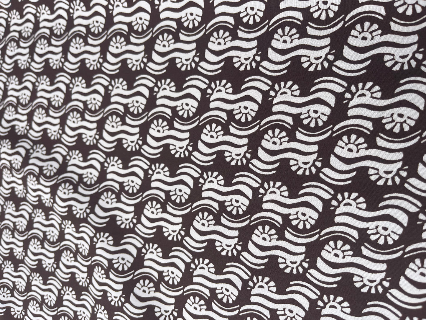 LUNA 002 poplin with elegant brown/white print