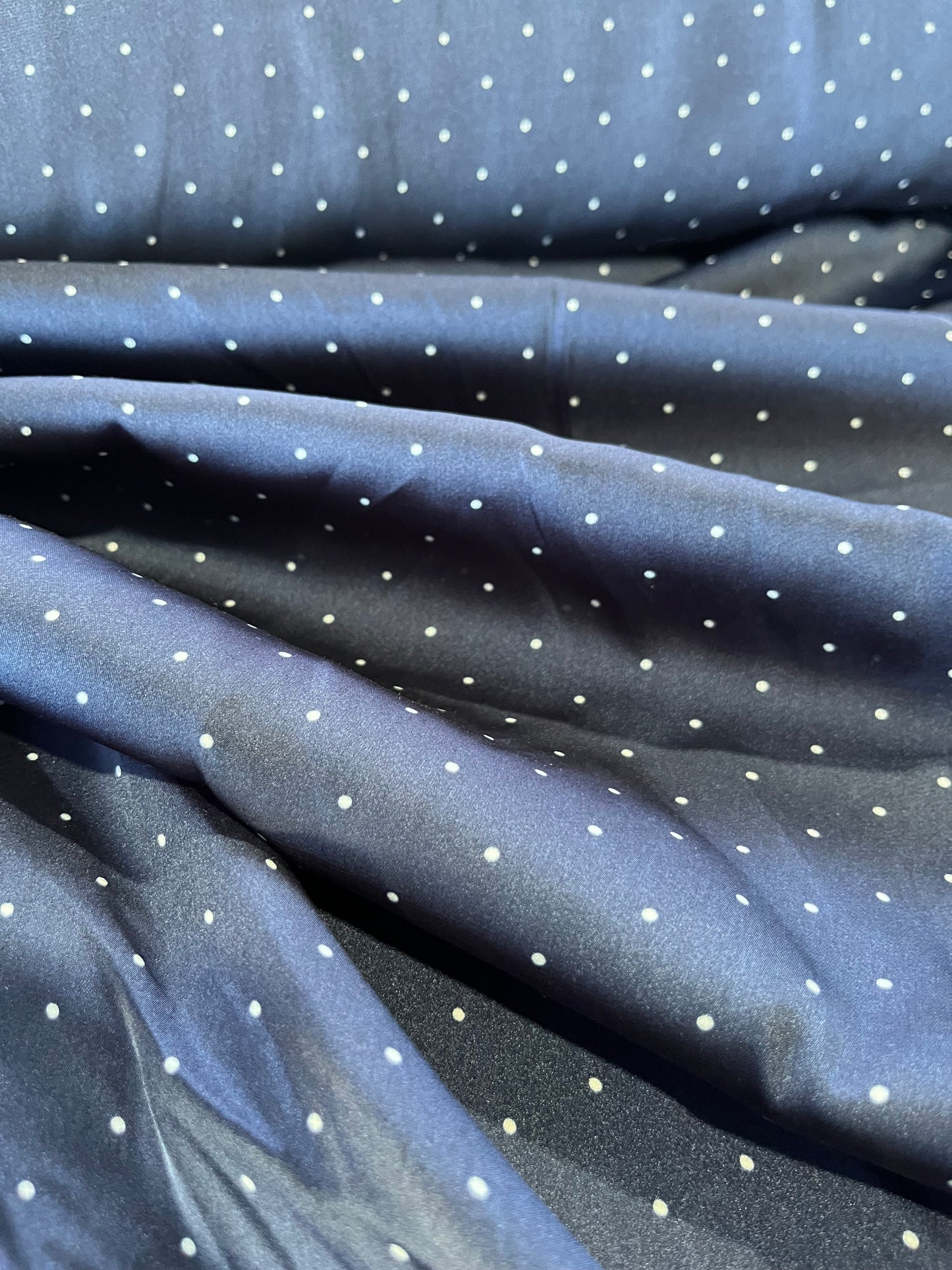 D01 SESANE 005 navy satin with white dots