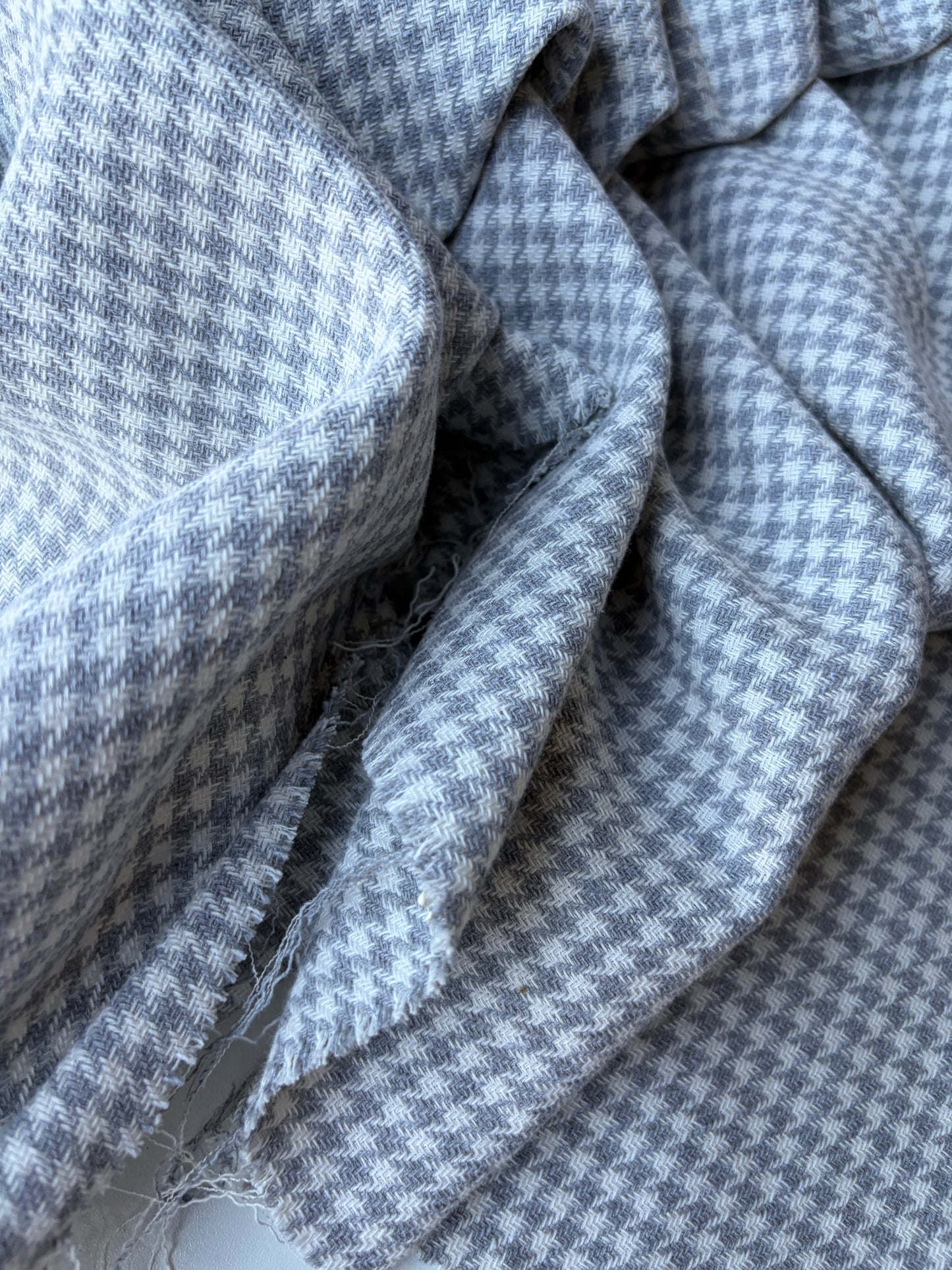MOE 015 grey/ecru dogtooth cotton