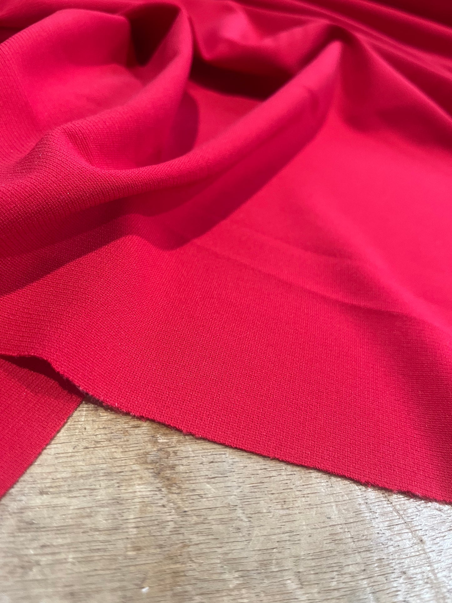 E01 crêpe jersey red