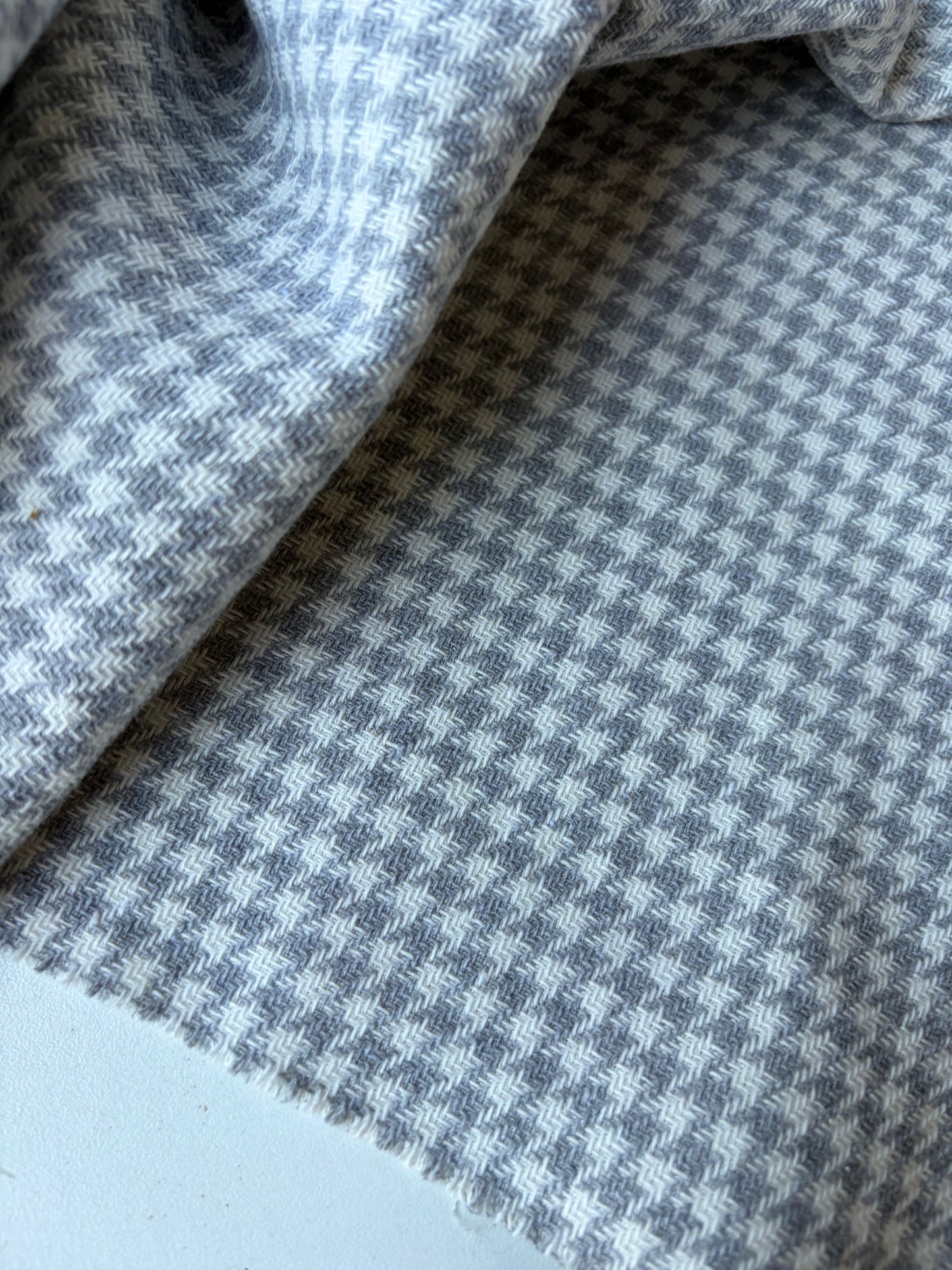 MOE 015 grey/ecru dogtooth cotton