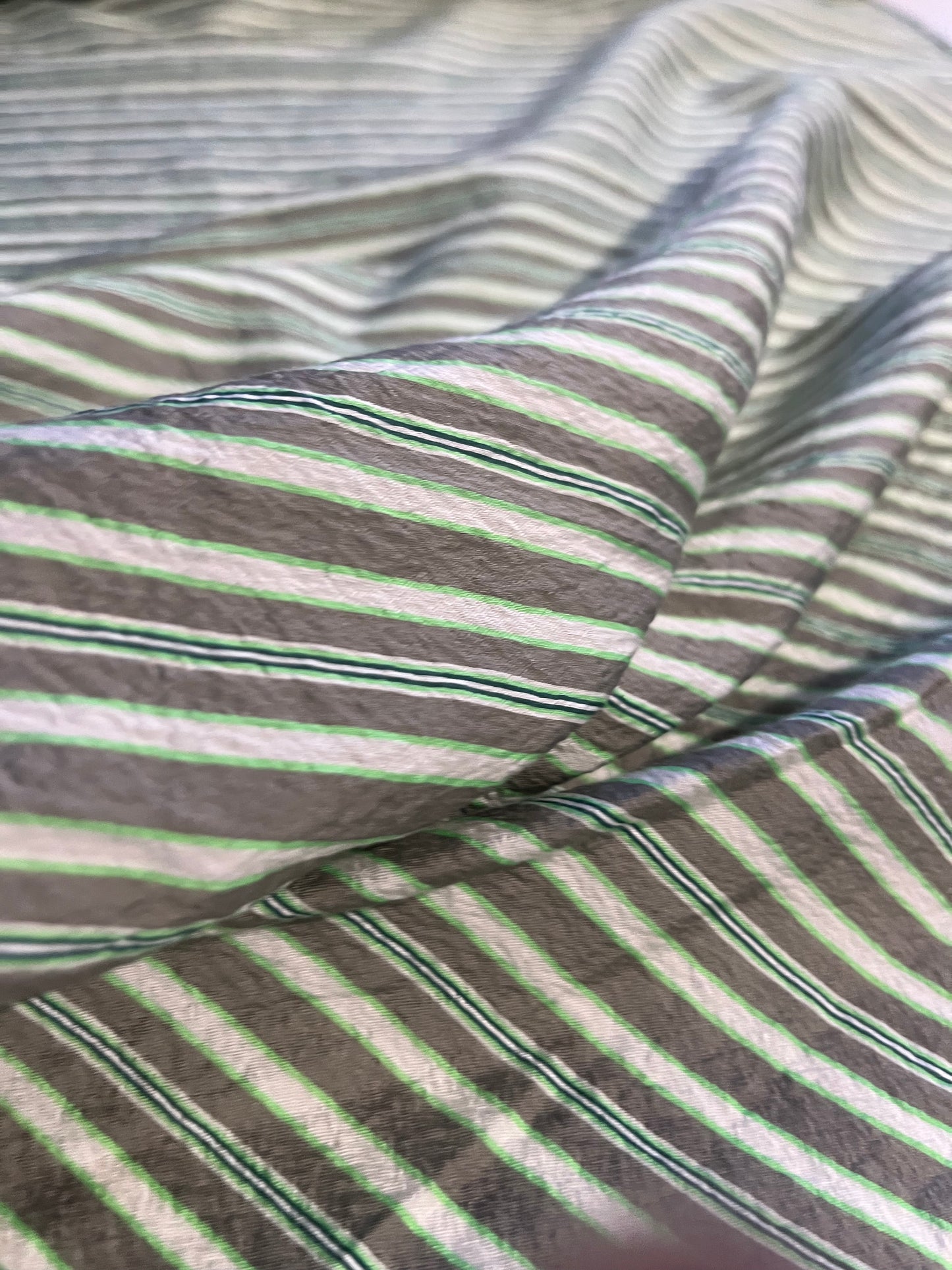 BASILE 046 crushed viscose woven strips