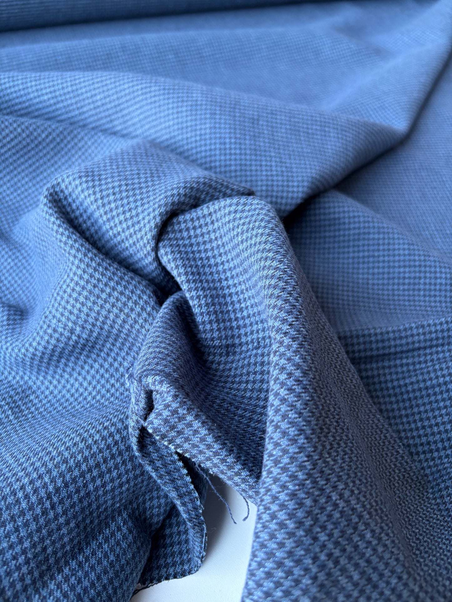 MOE 019 indigo/navy small dogtooth cotton