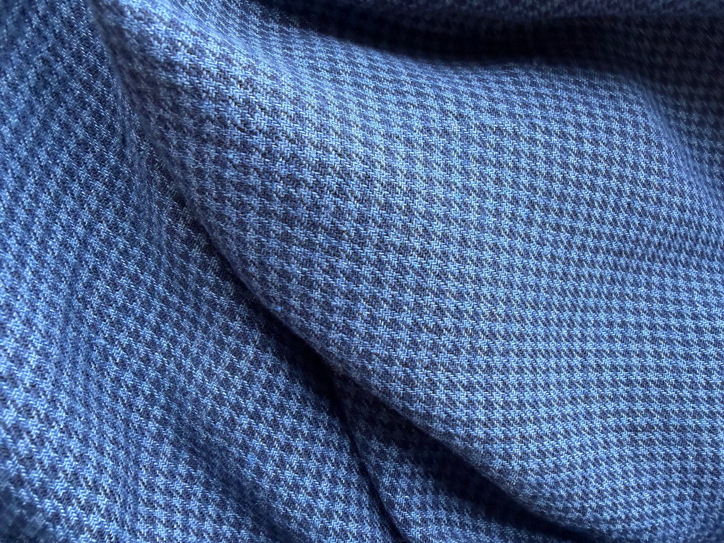 MOE 019 indigo/navy small dogtooth cotton
