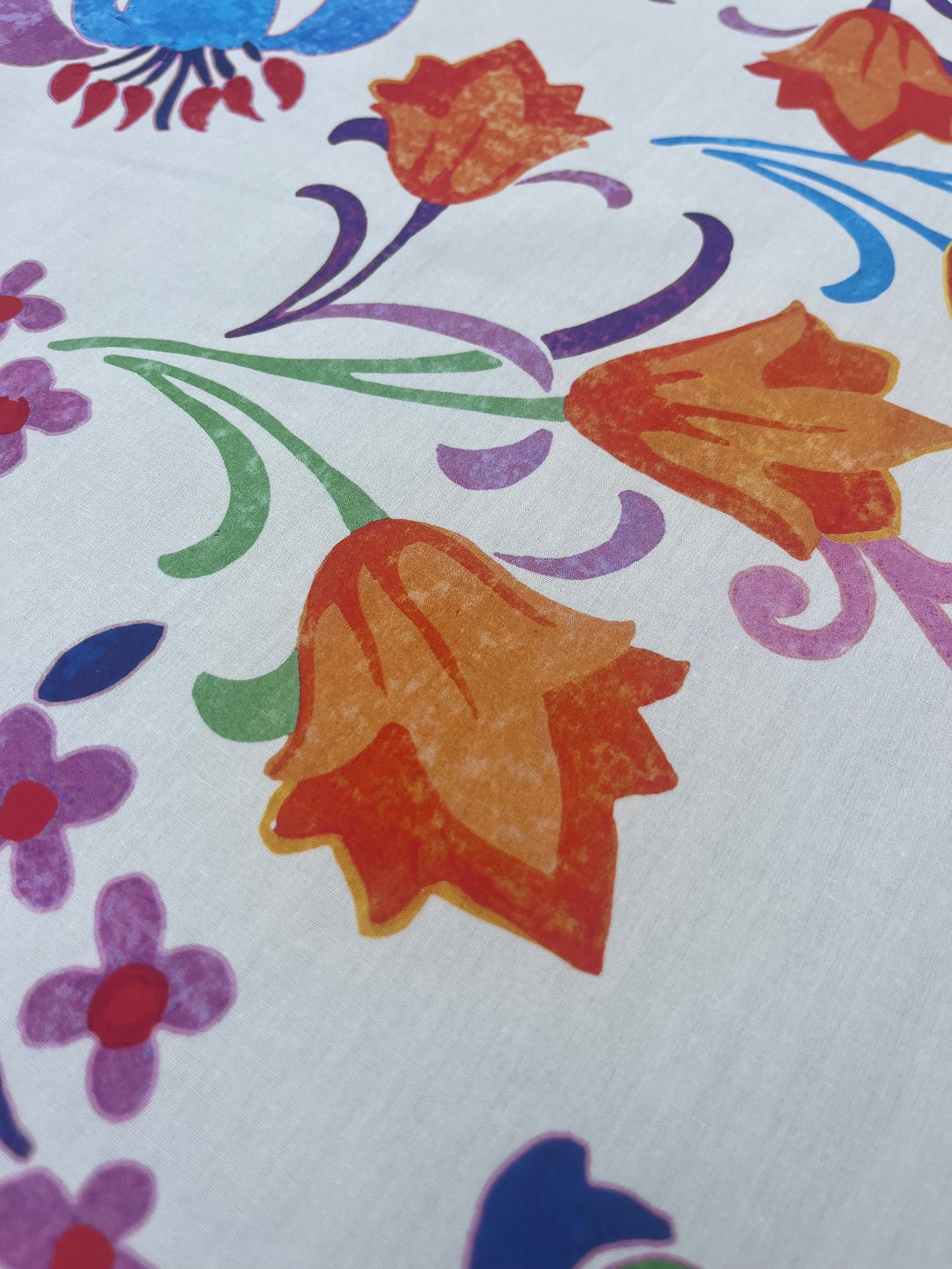 LUNA 016 poplin with bright summer print