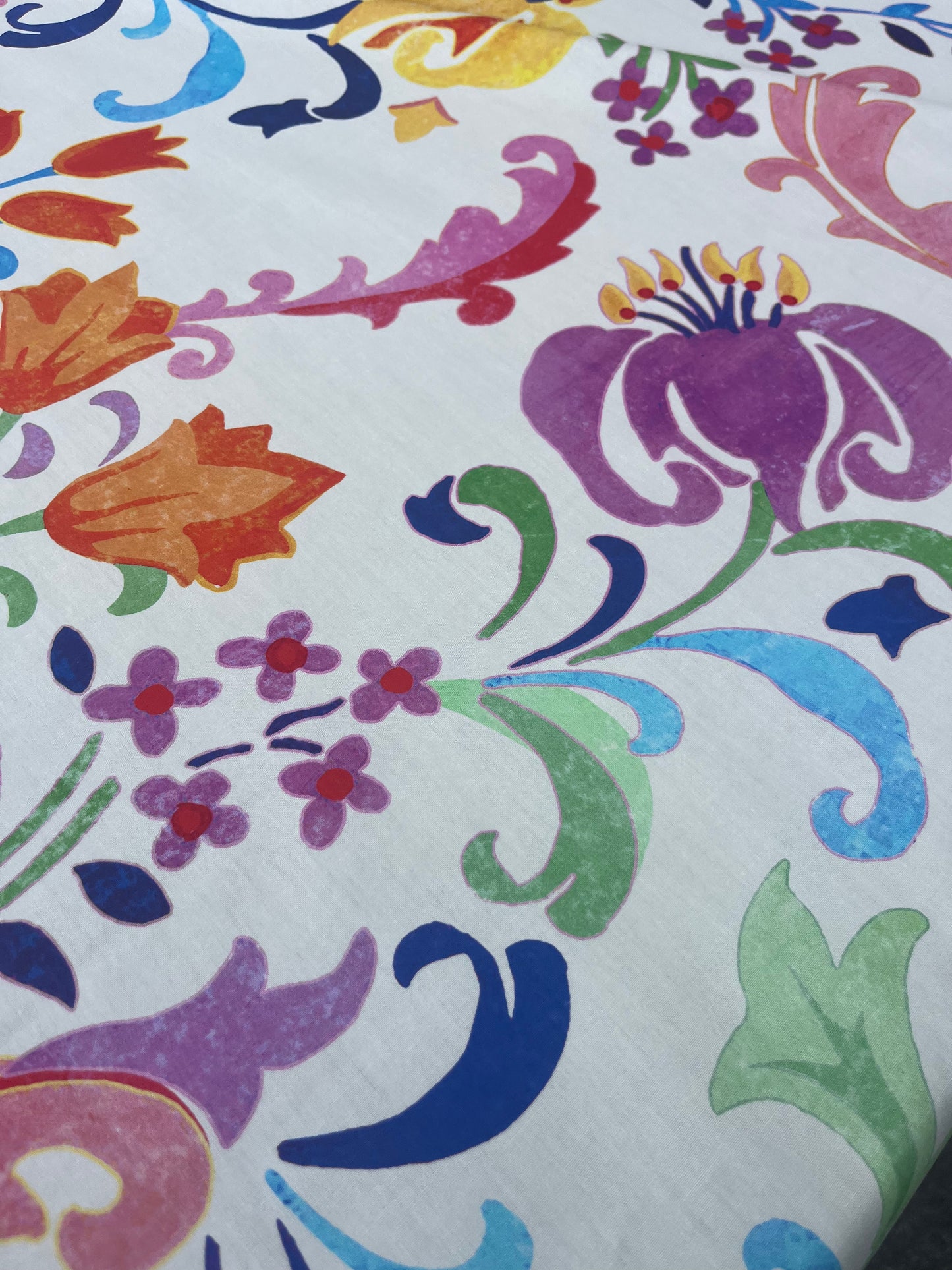LUNA 016 poplin with bright summer print