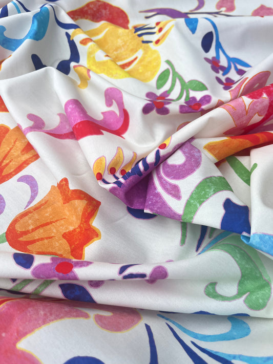 LUNA 016 poplin with bright summer print