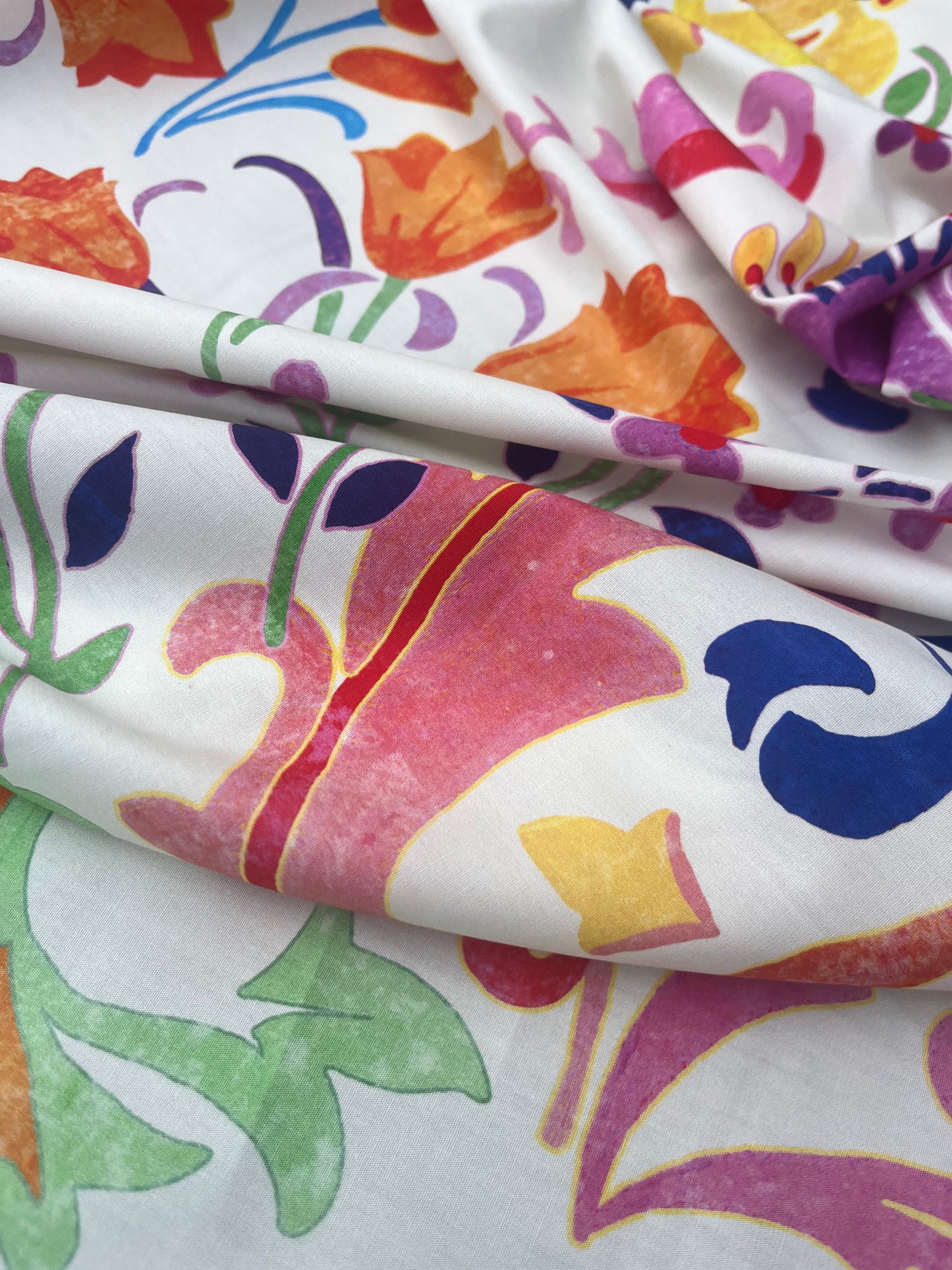 LUNA 016 poplin with bright summer print