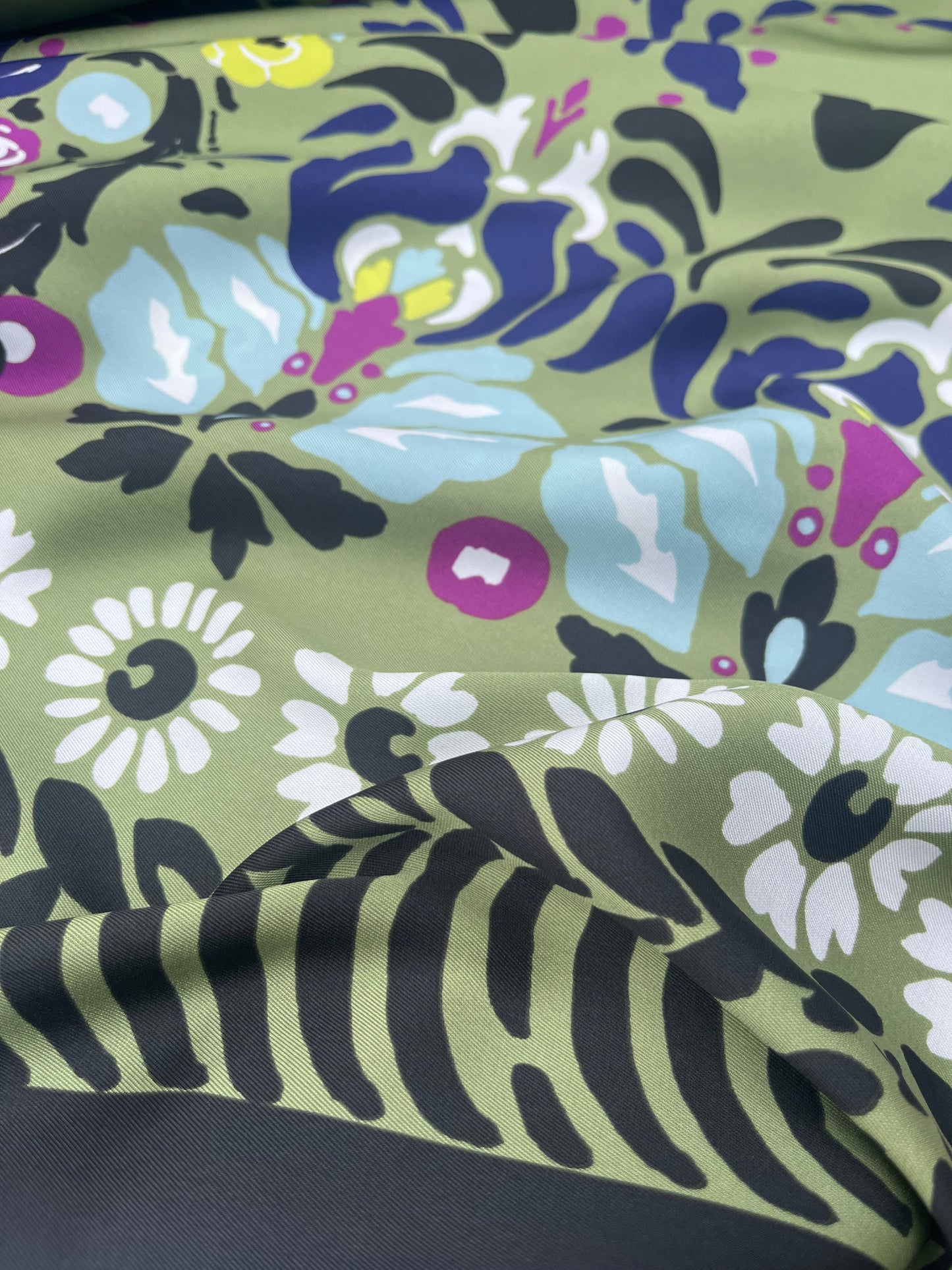 LUNA 023twill with green border print
