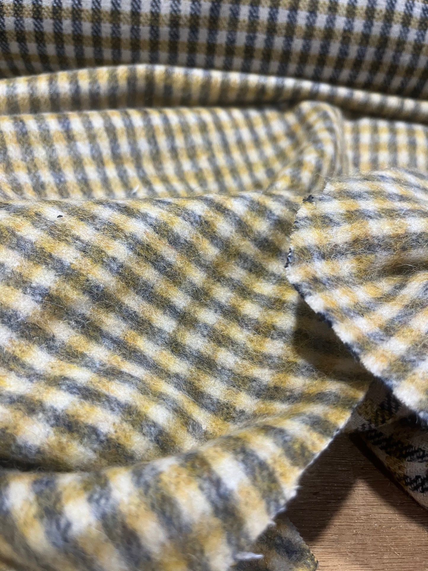 G00 wooly 358 small check yellow/grey