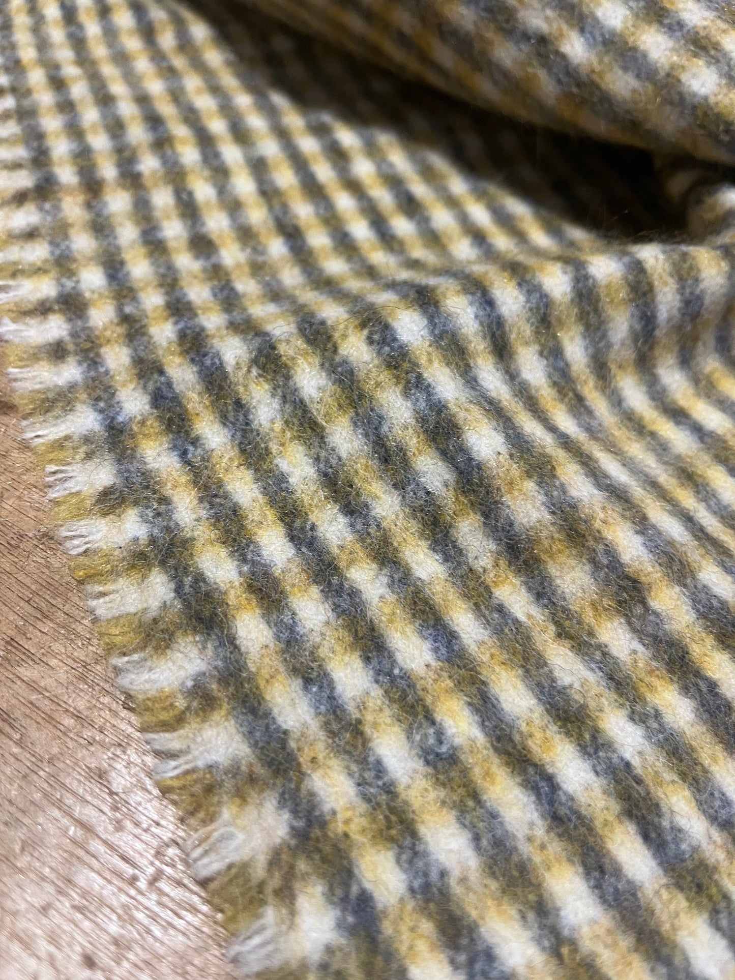 G00 wooly 358 small check yellow/grey