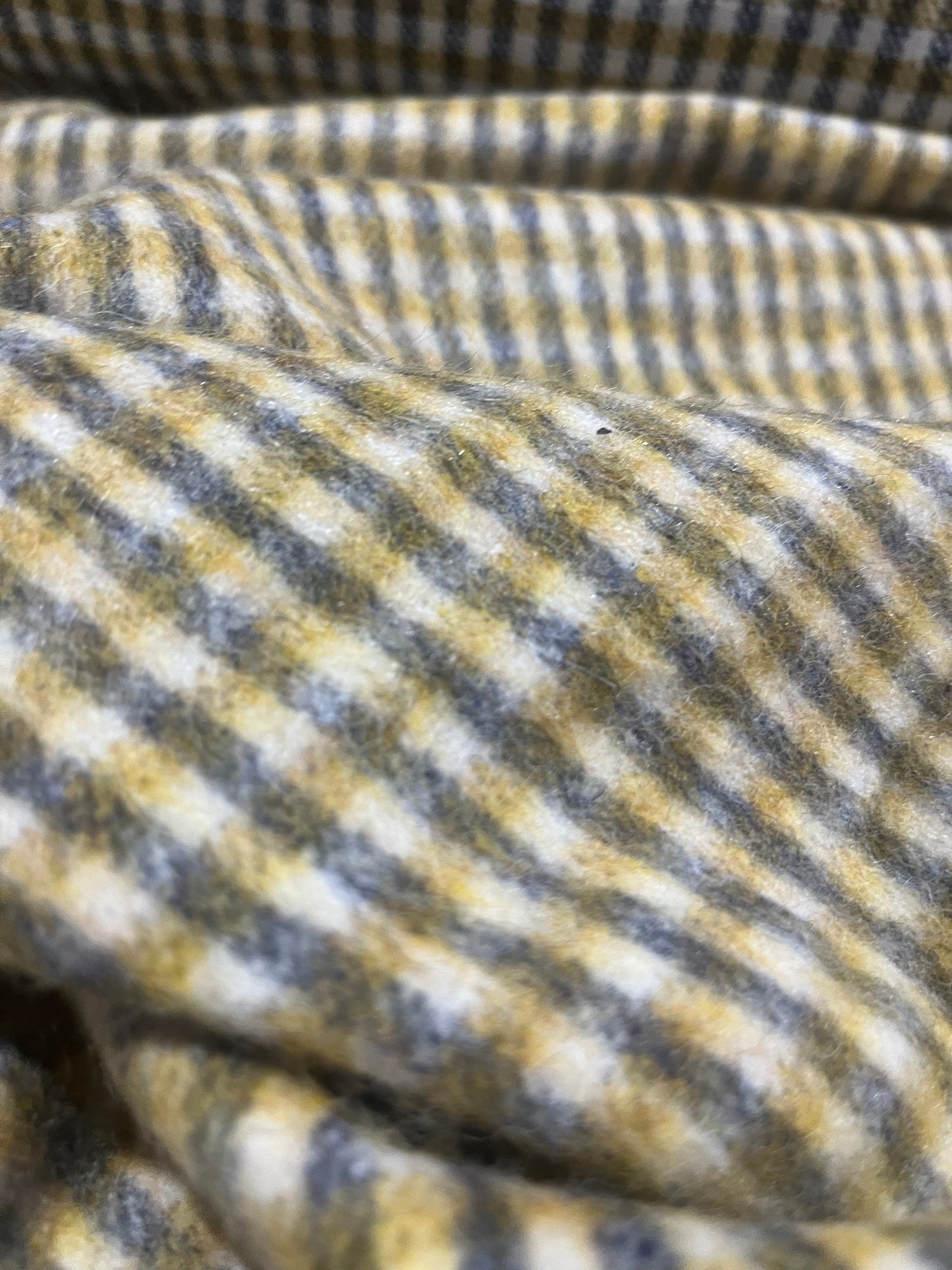 G00 wooly 358 small check yellow/grey