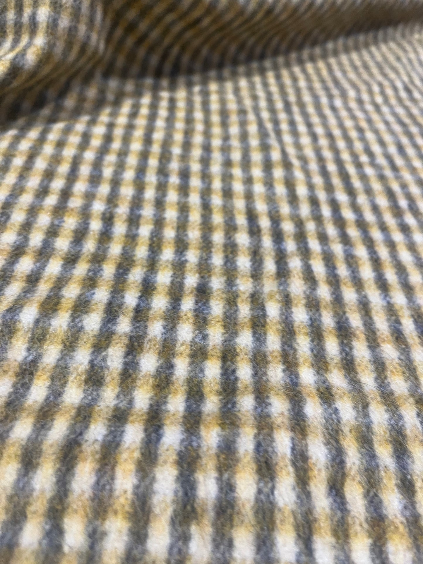 G00 wooly 358 small check yellow/grey