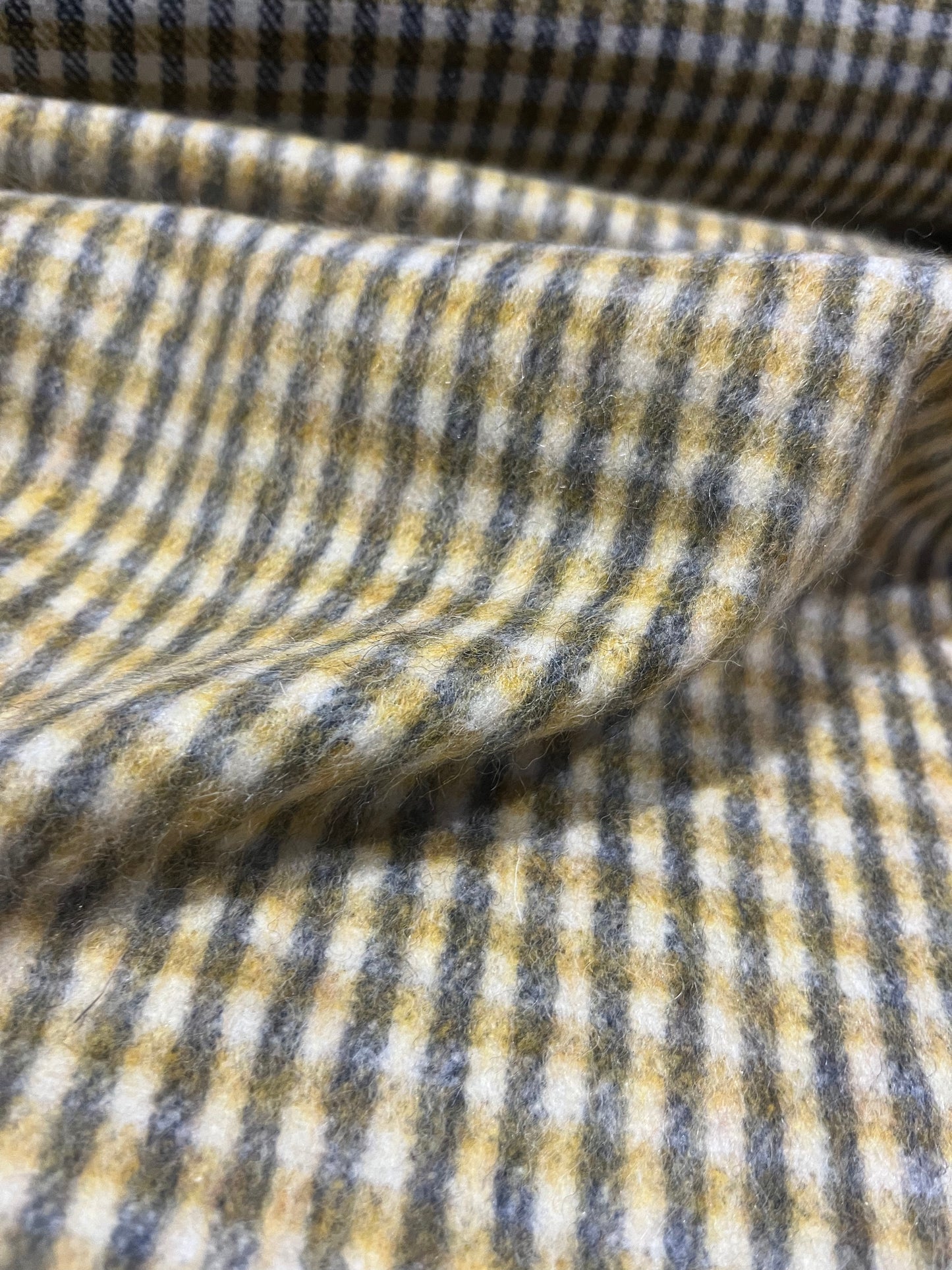 G00 wooly 358 small check yellow/grey