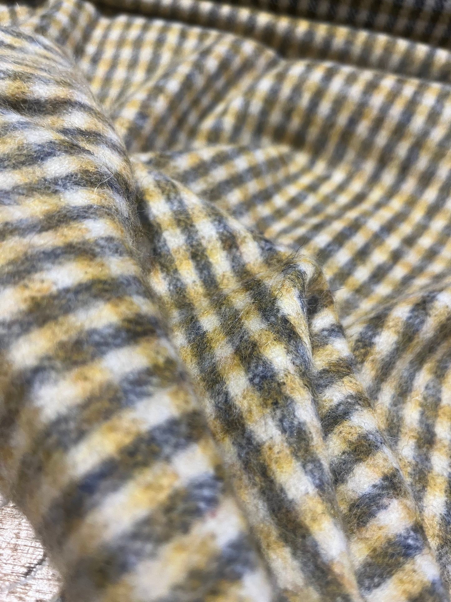 G00 wooly 358 small check yellow/grey