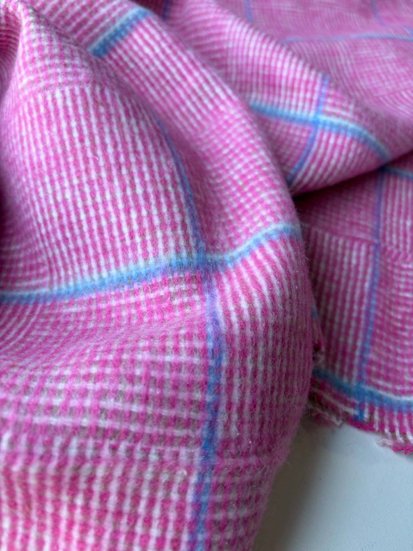 MOE 038 pink checkered heavy cotton tweed