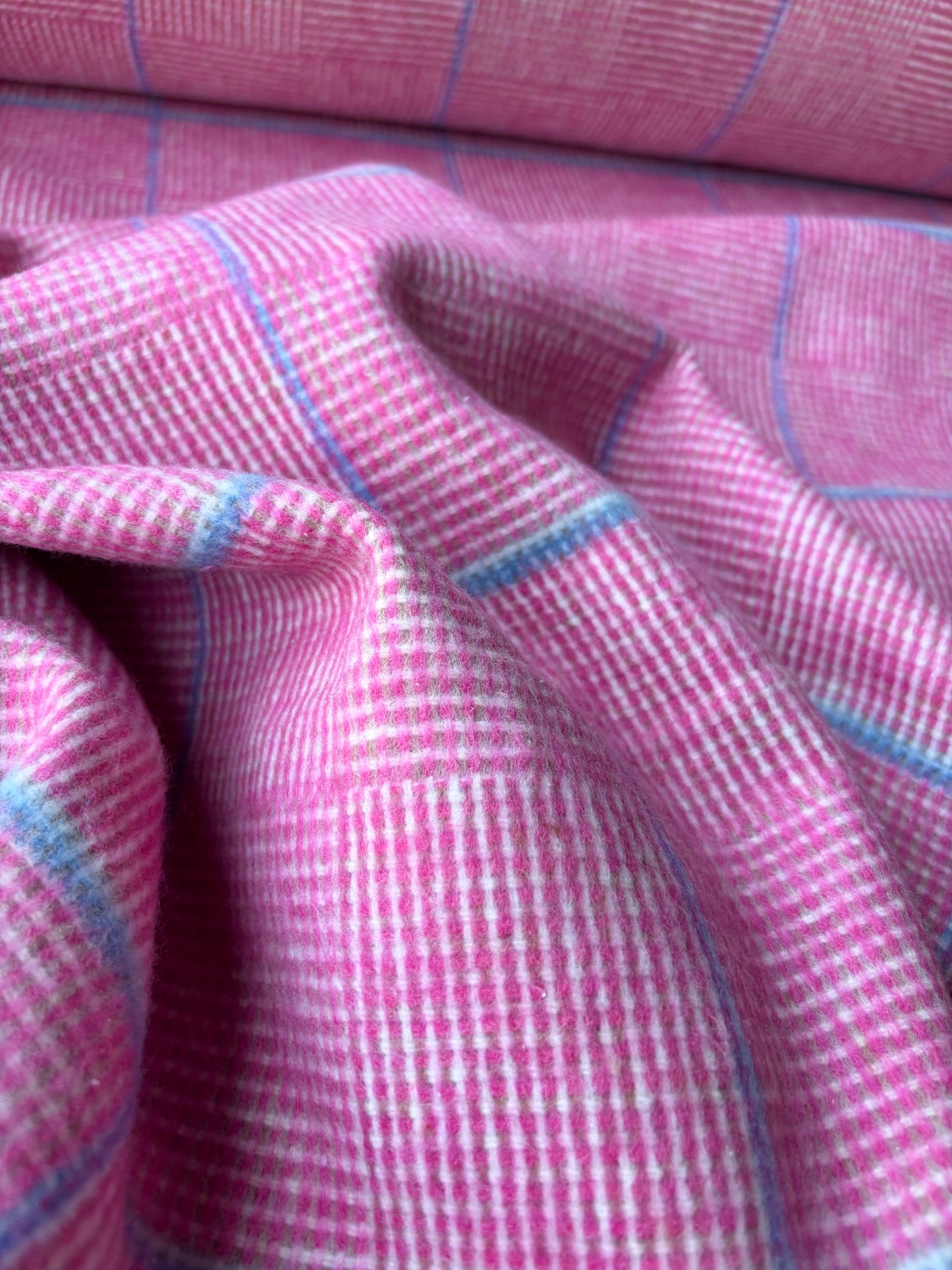 MOE 038 pink checkered heavy cotton tweed