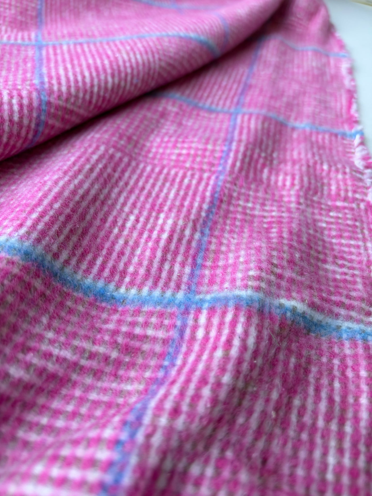 MOE 038 pink checkered heavy cotton tweed