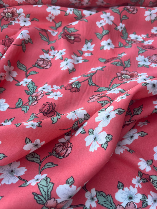 VIVIENNE 100 viscose with romantic flowers