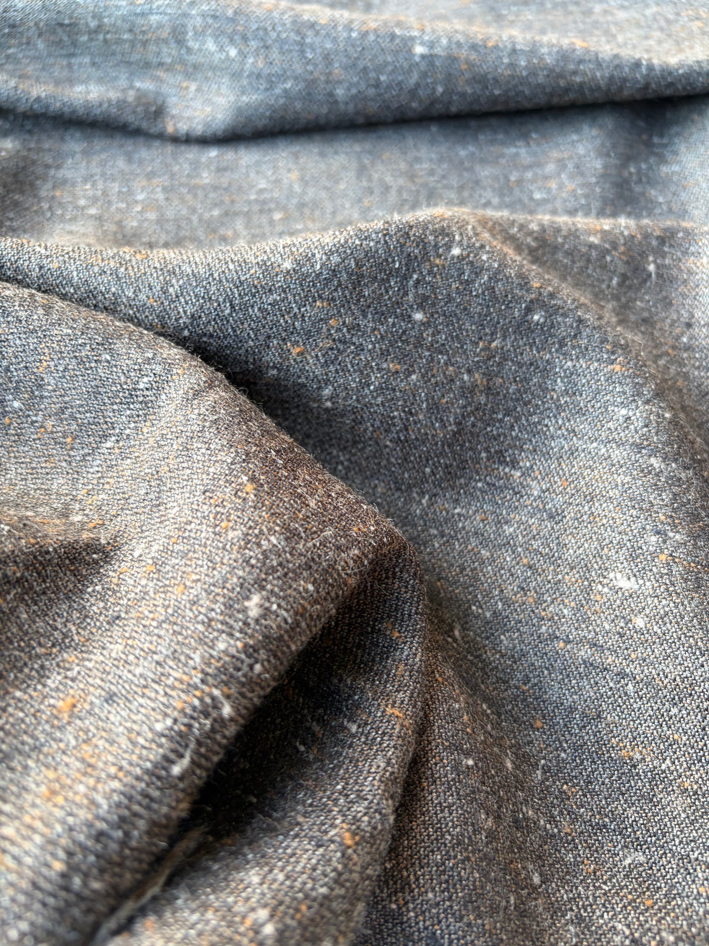 MOE 041 Brown donegal tweed