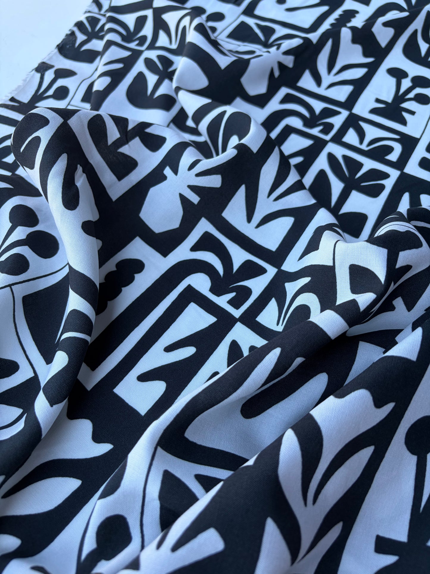 JOS 030 viscose print black/white