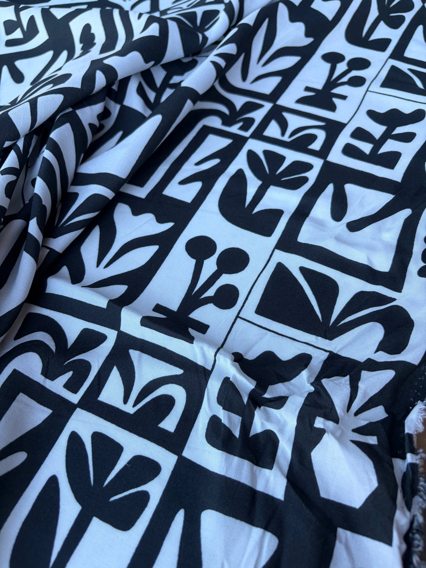 JOS 030 viscose print black/white